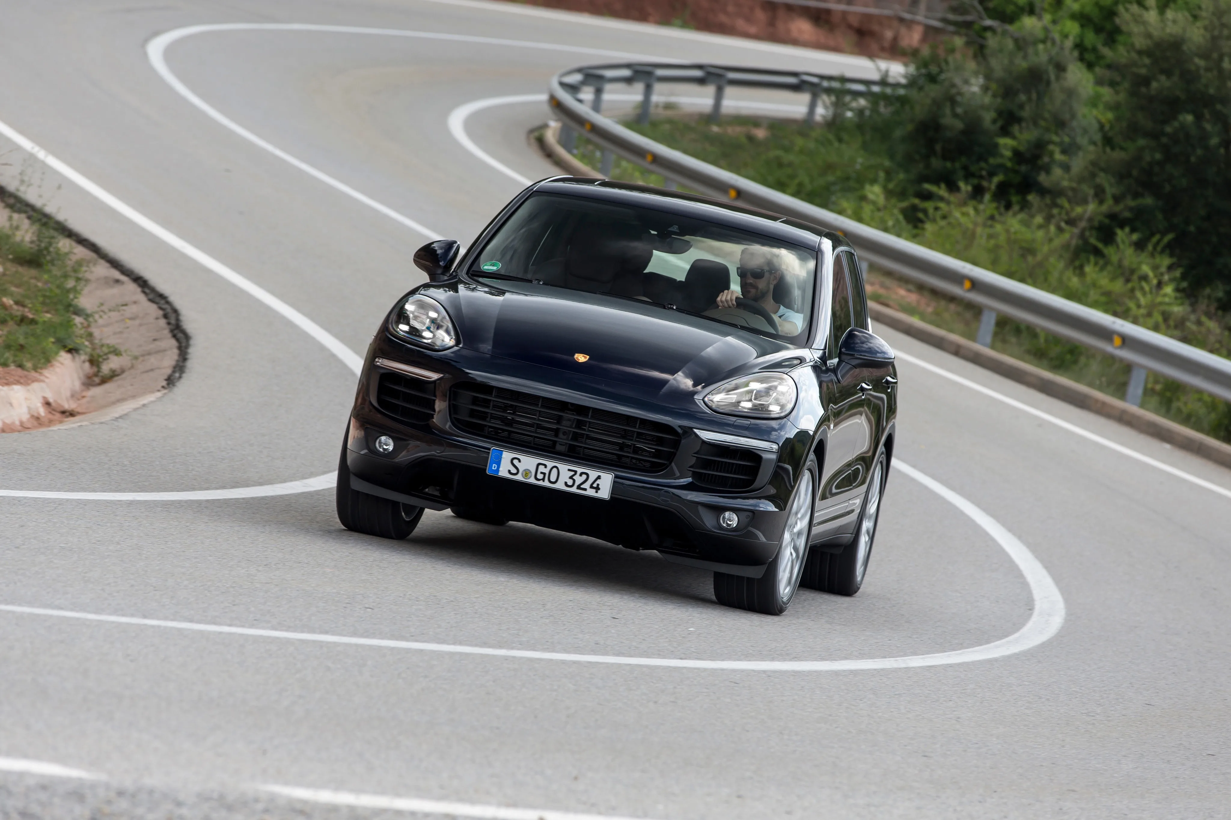 PORSCHE-Cayenne-S-5265_9.jpg