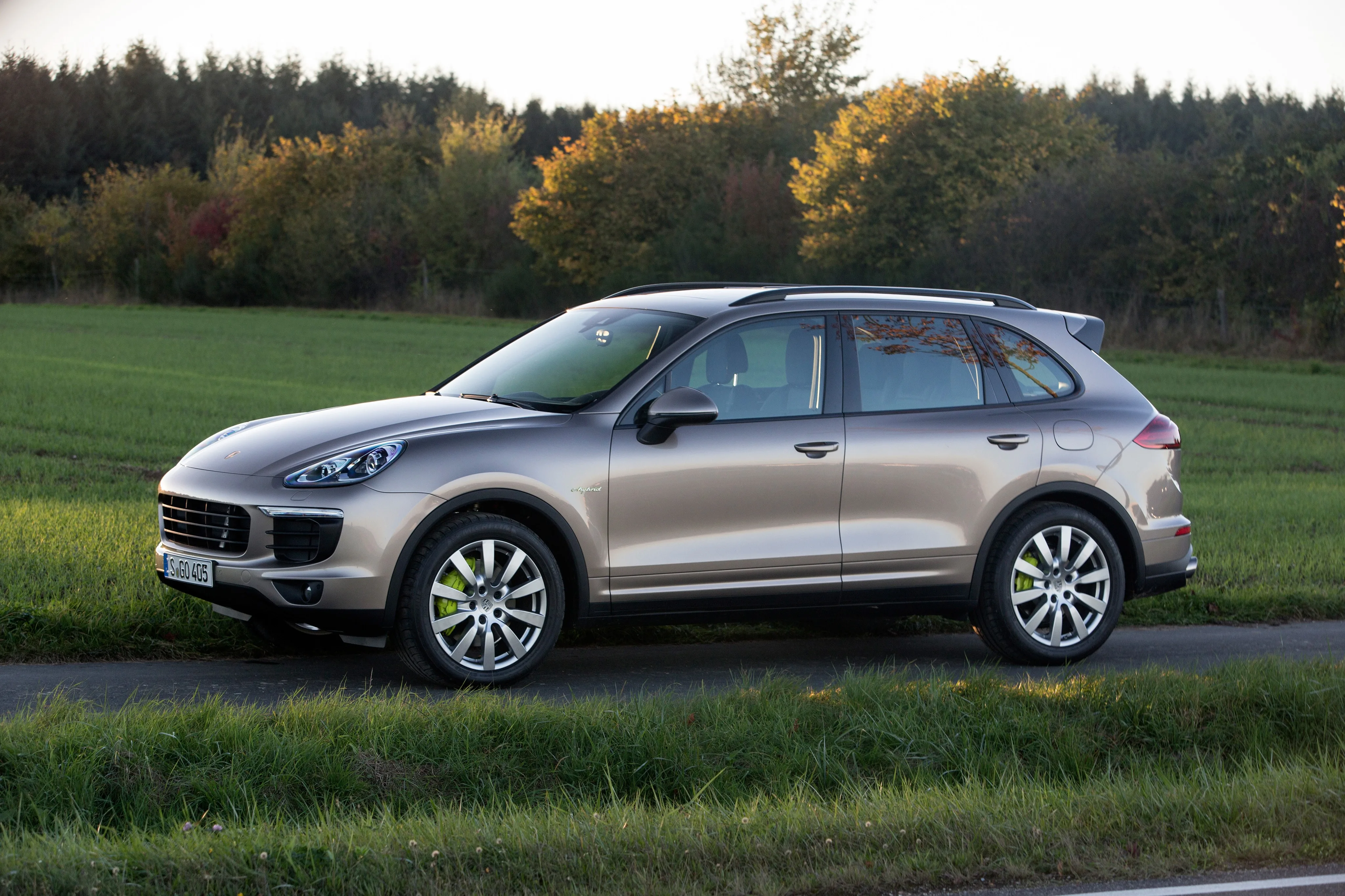 PORSCHE-Cayenne-S-E-Hybrid-5267_19.jpg