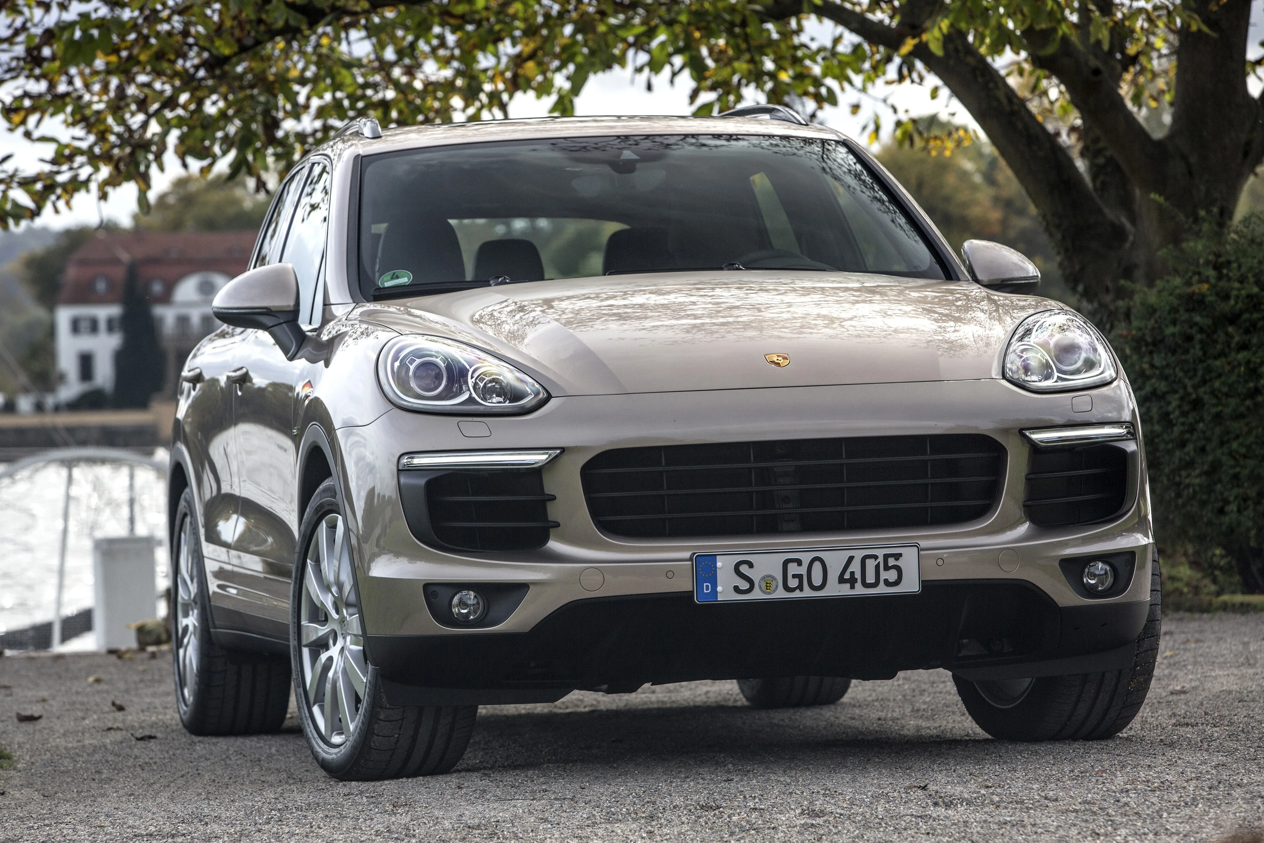 PORSCHE-Cayenne-S-E-Hybrid-5267_22.jpg