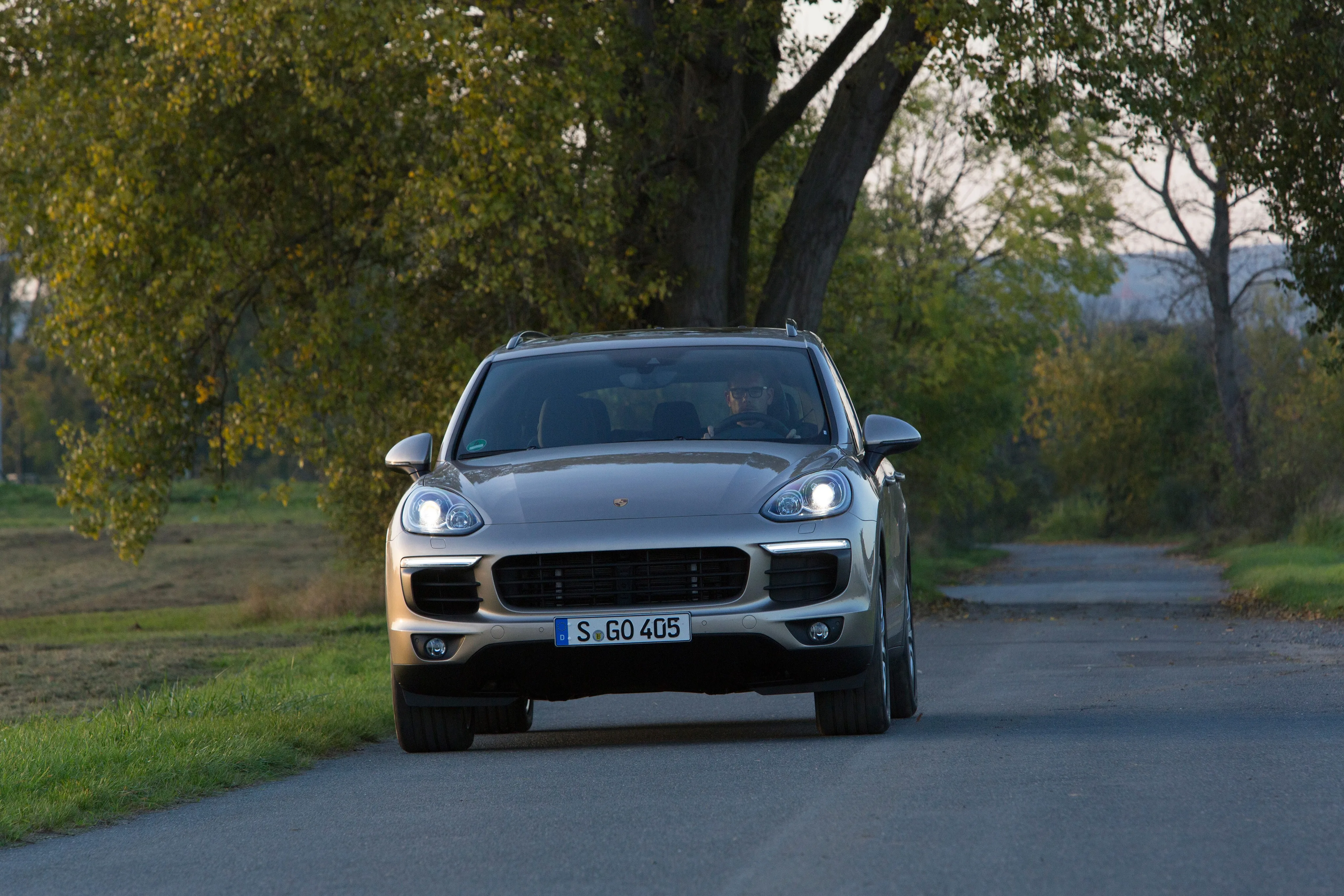 PORSCHE-Cayenne-S-E-Hybrid-5267_23.jpg
