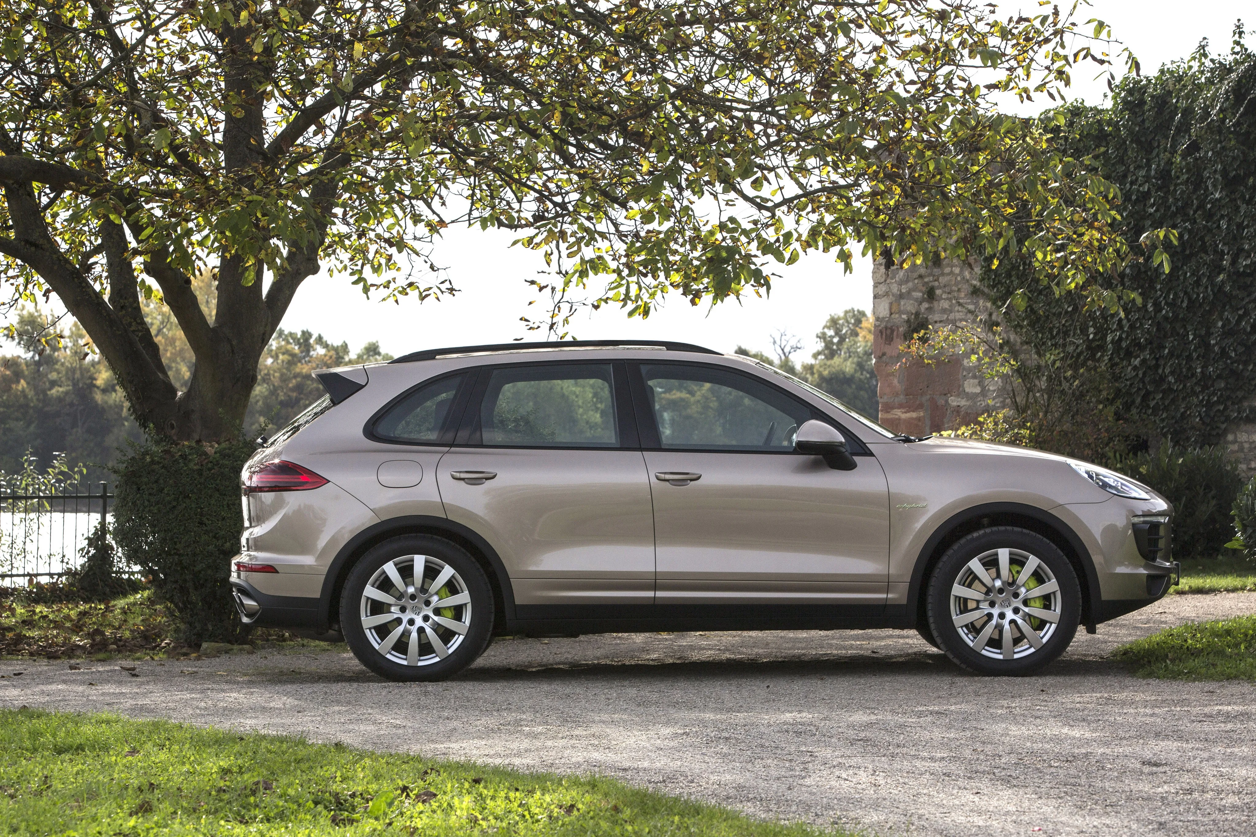 PORSCHE-Cayenne-S-E-Hybrid-5267_25.jpg