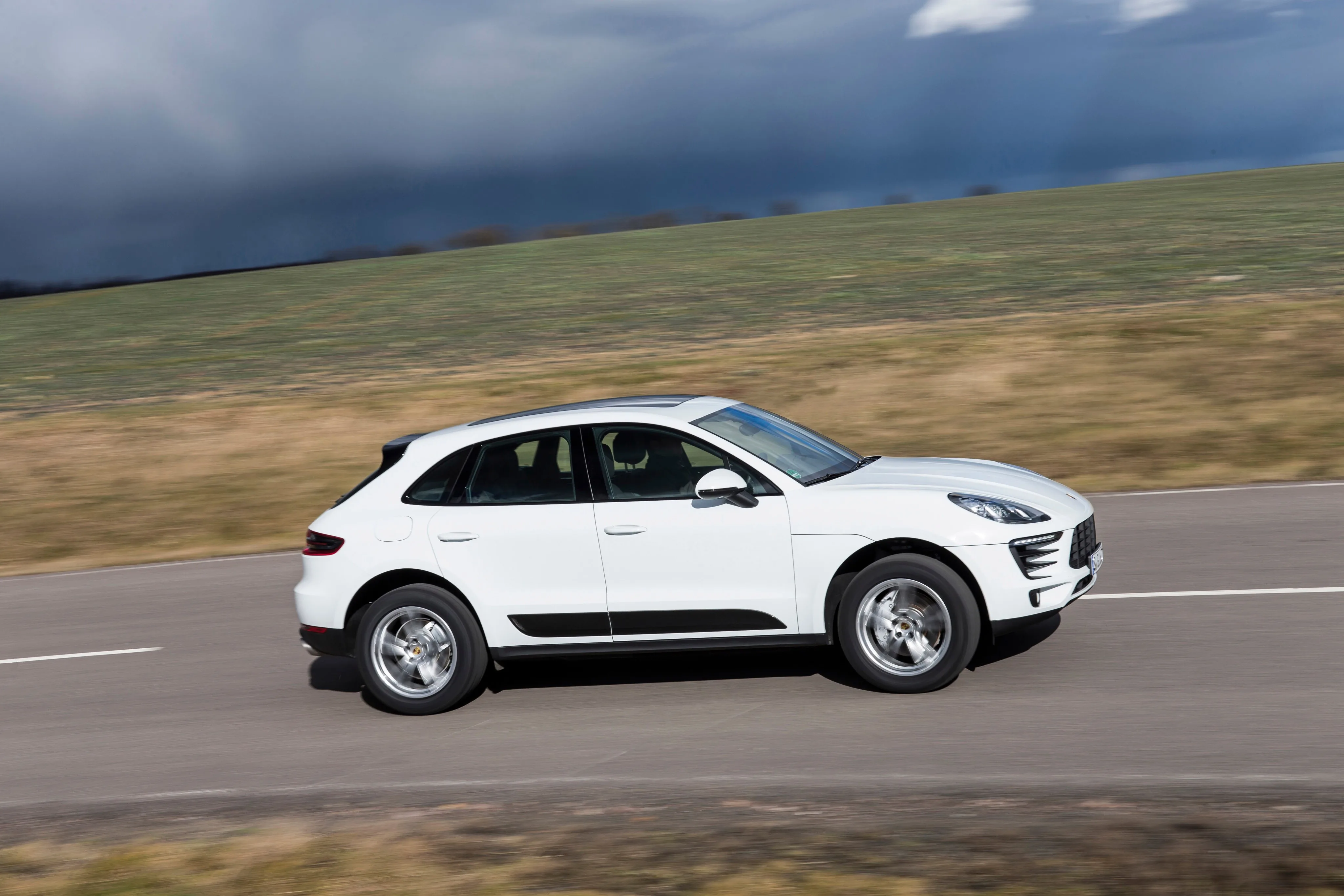 PORSCHE-Macan-S-5035_64.jpeg