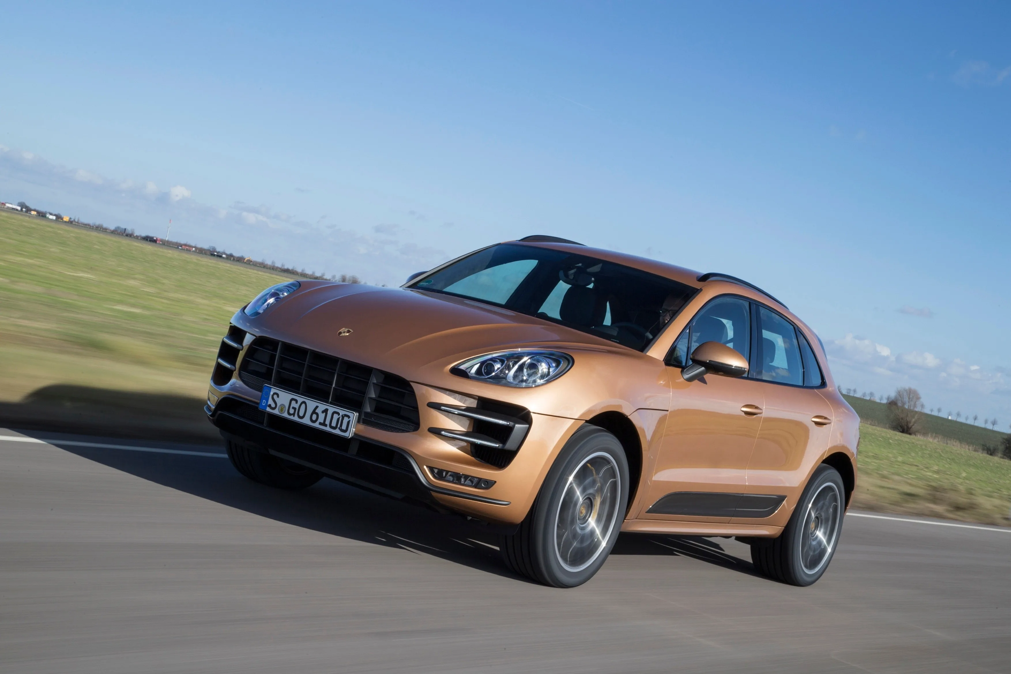 PORSCHE-Macan-Turbo-5538_63.jpeg