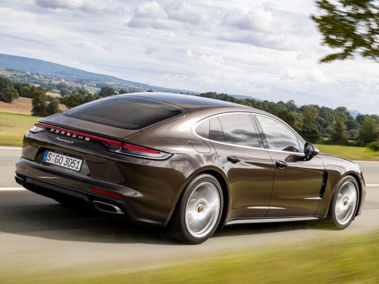 2023 Porsche Panamera 4