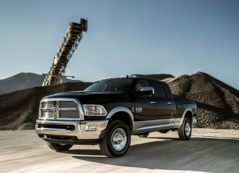 RAM Trucks 3500 Mega Cab 2013-2016