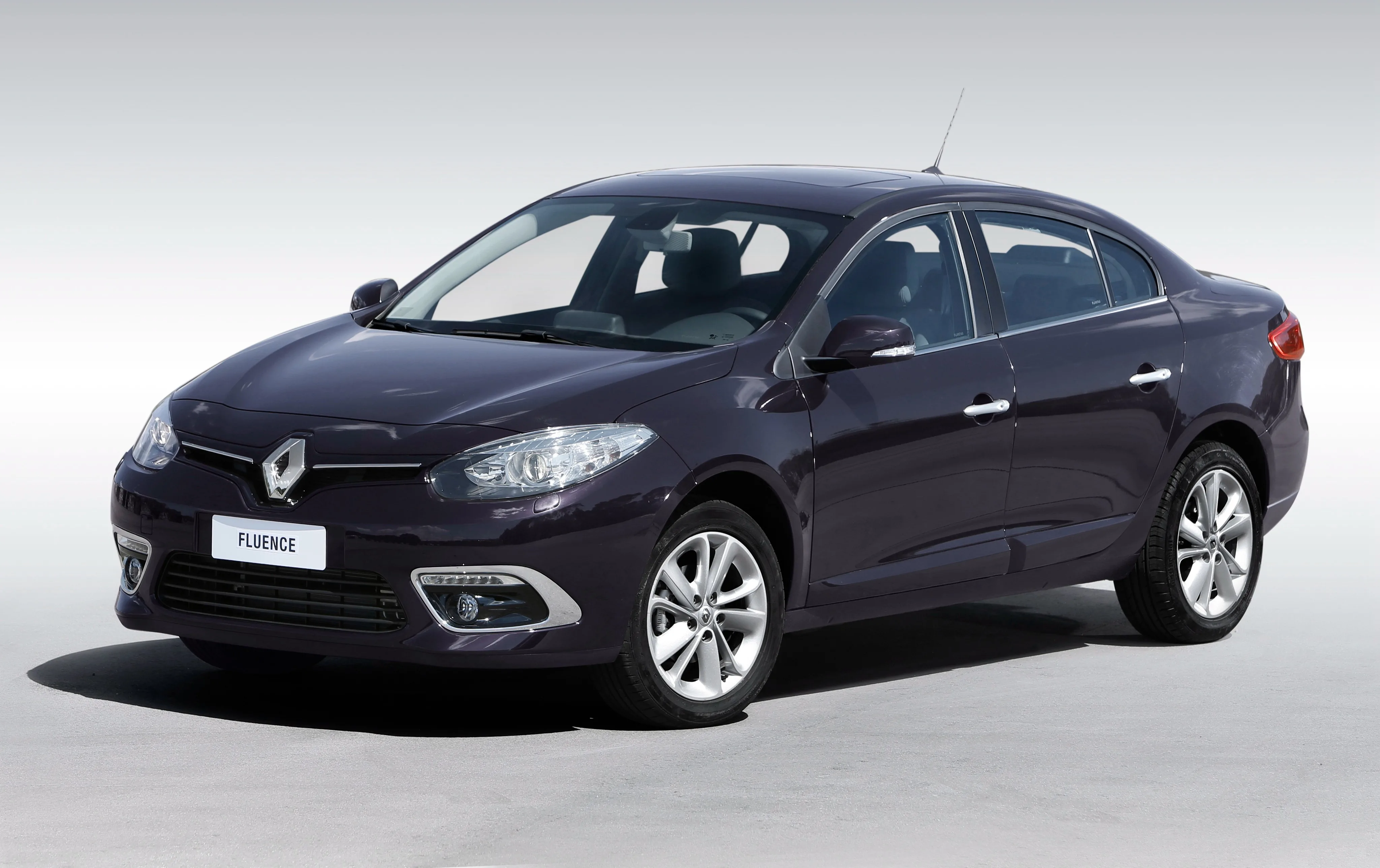 RENAULT-Fluence-4689_56.jpg