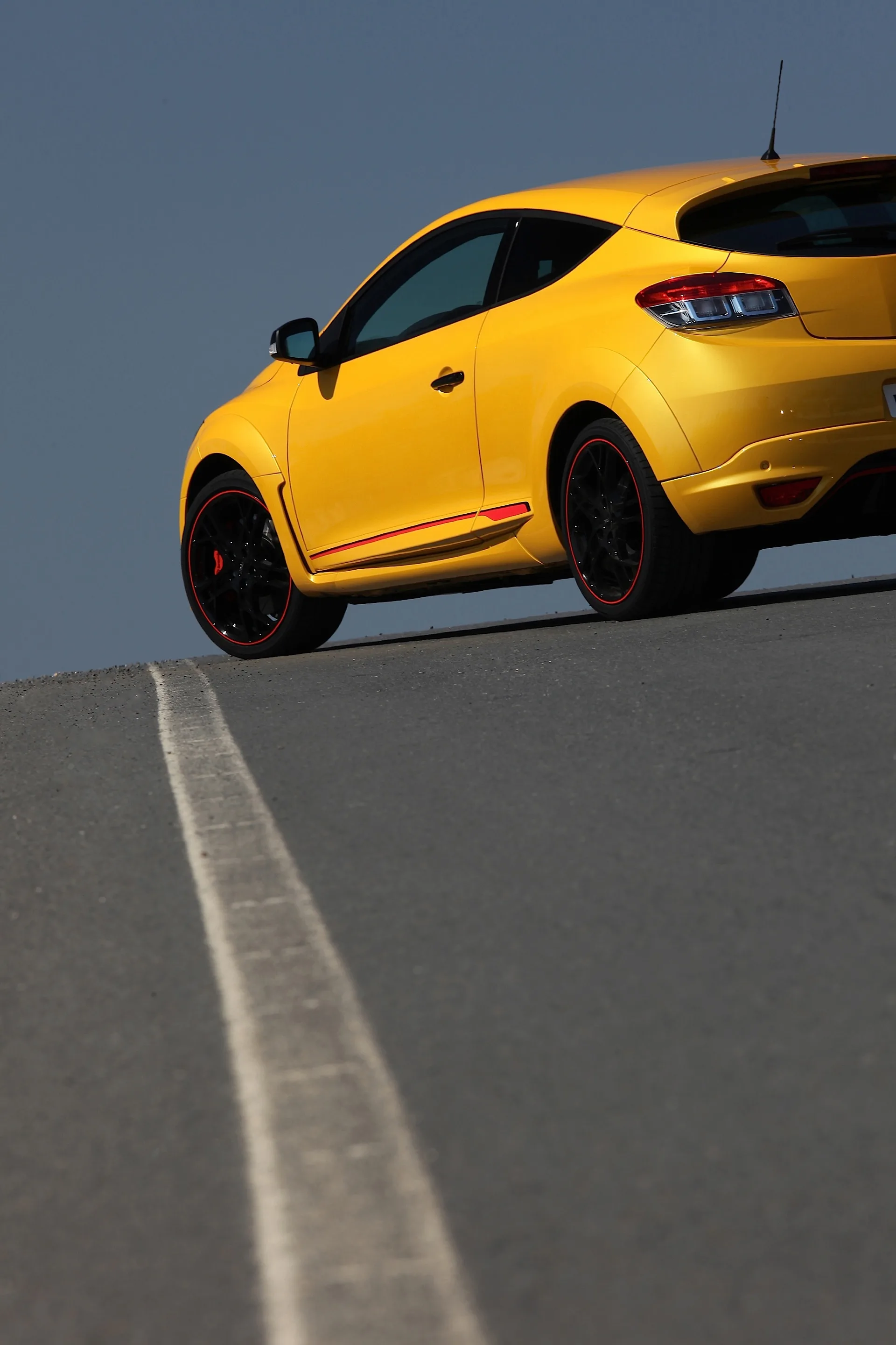 RENAULT-Megane-RS-Coupe-4106_75.jpg