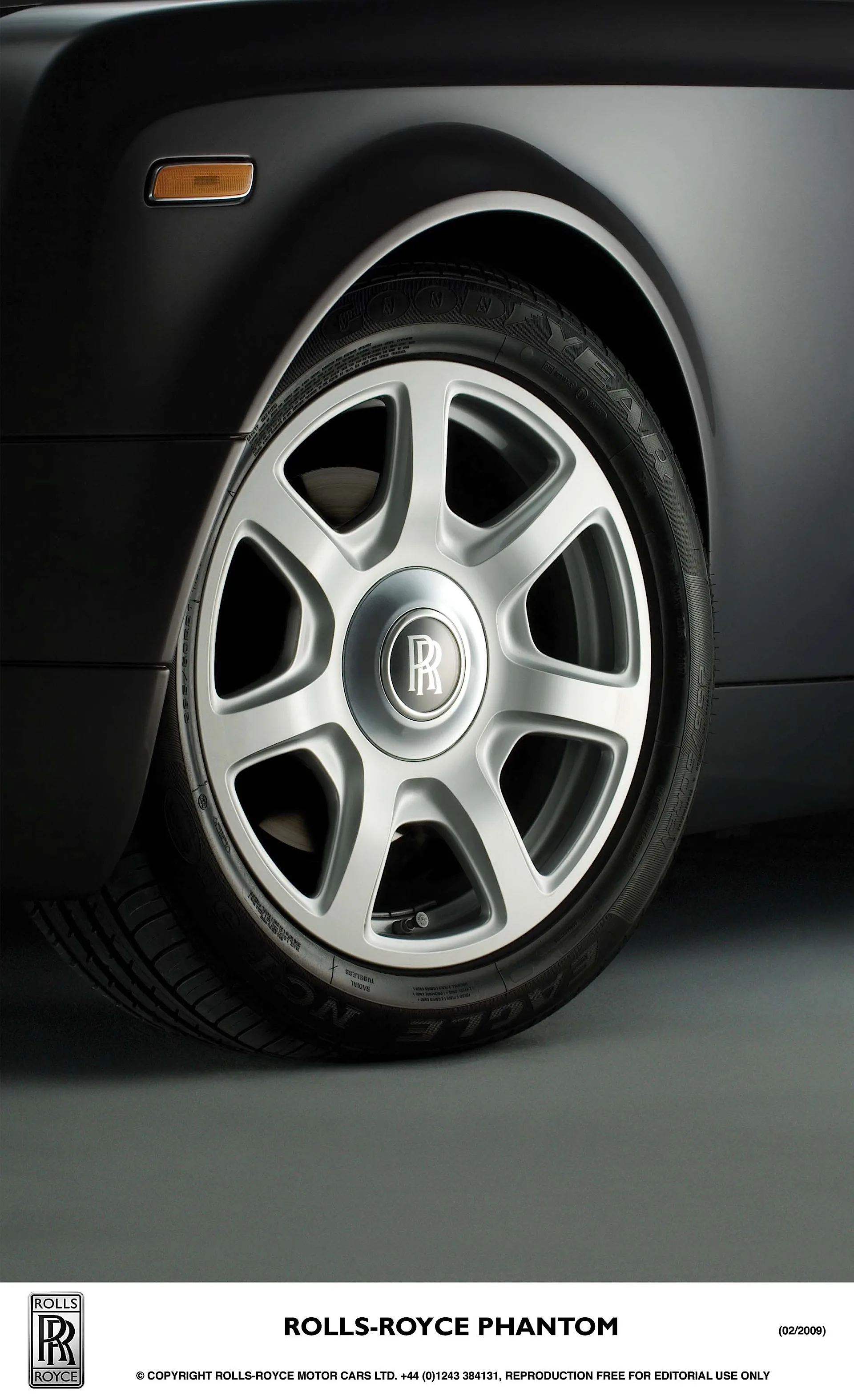 ROLLS-ROYCE-Phantom-518_16.jpg
