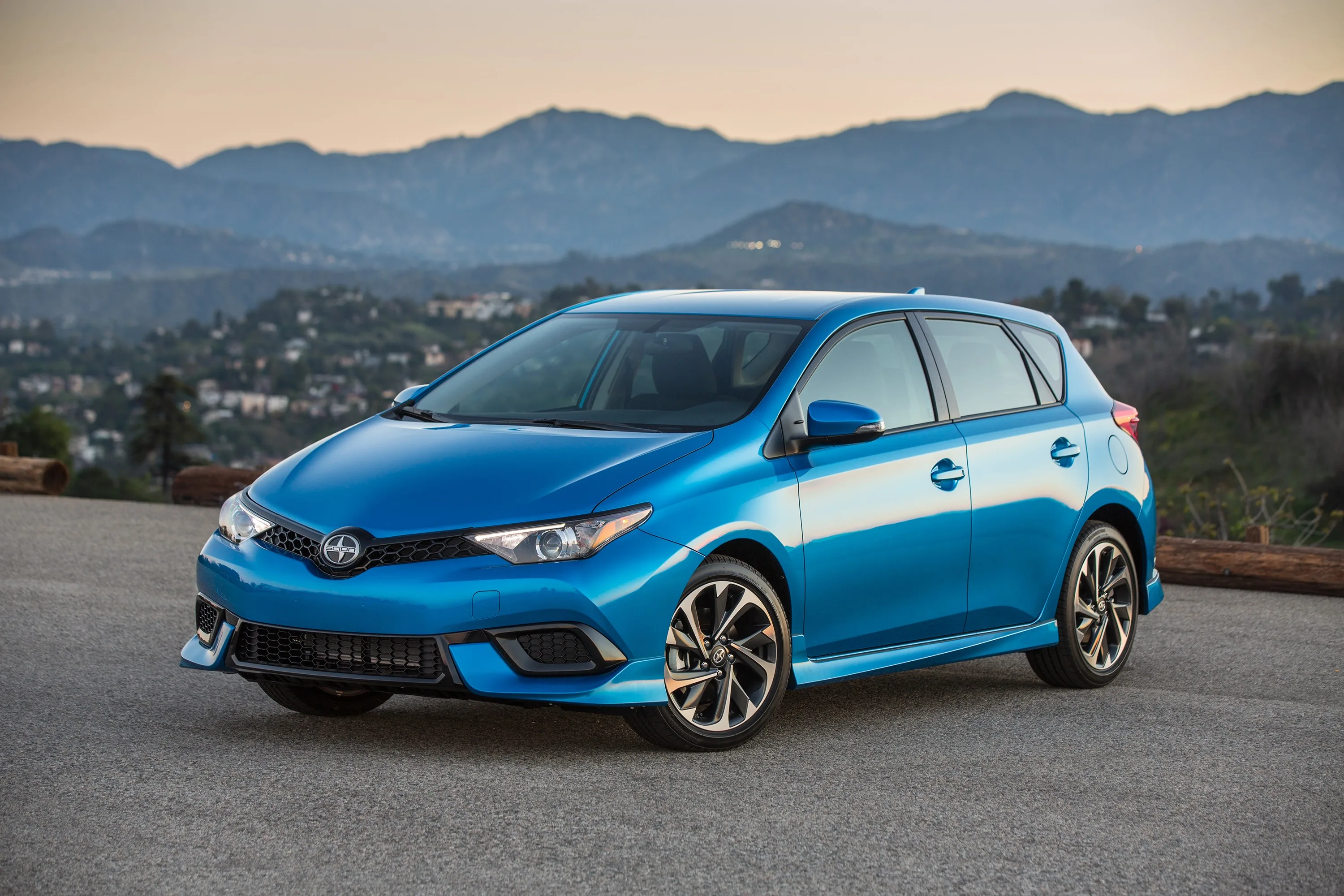 SCION iM 2016-2017