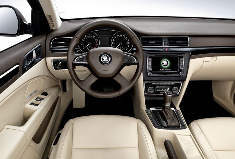 SKODA Superb Combi 2013-2015