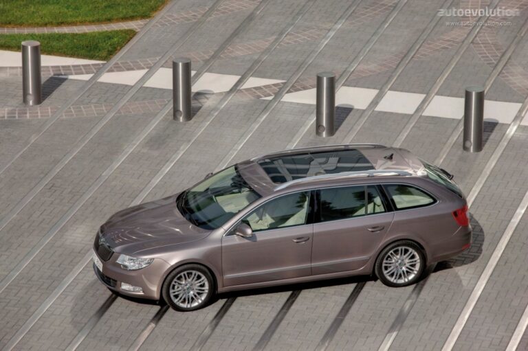 SKODA Superb Combi 2009-2013