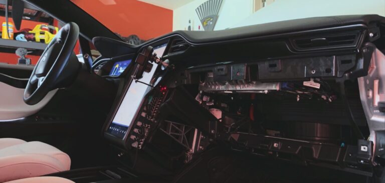 Tesla w obliczu kryzysu: miliony samochodów czekają na wymianę komputerów autonomicznych