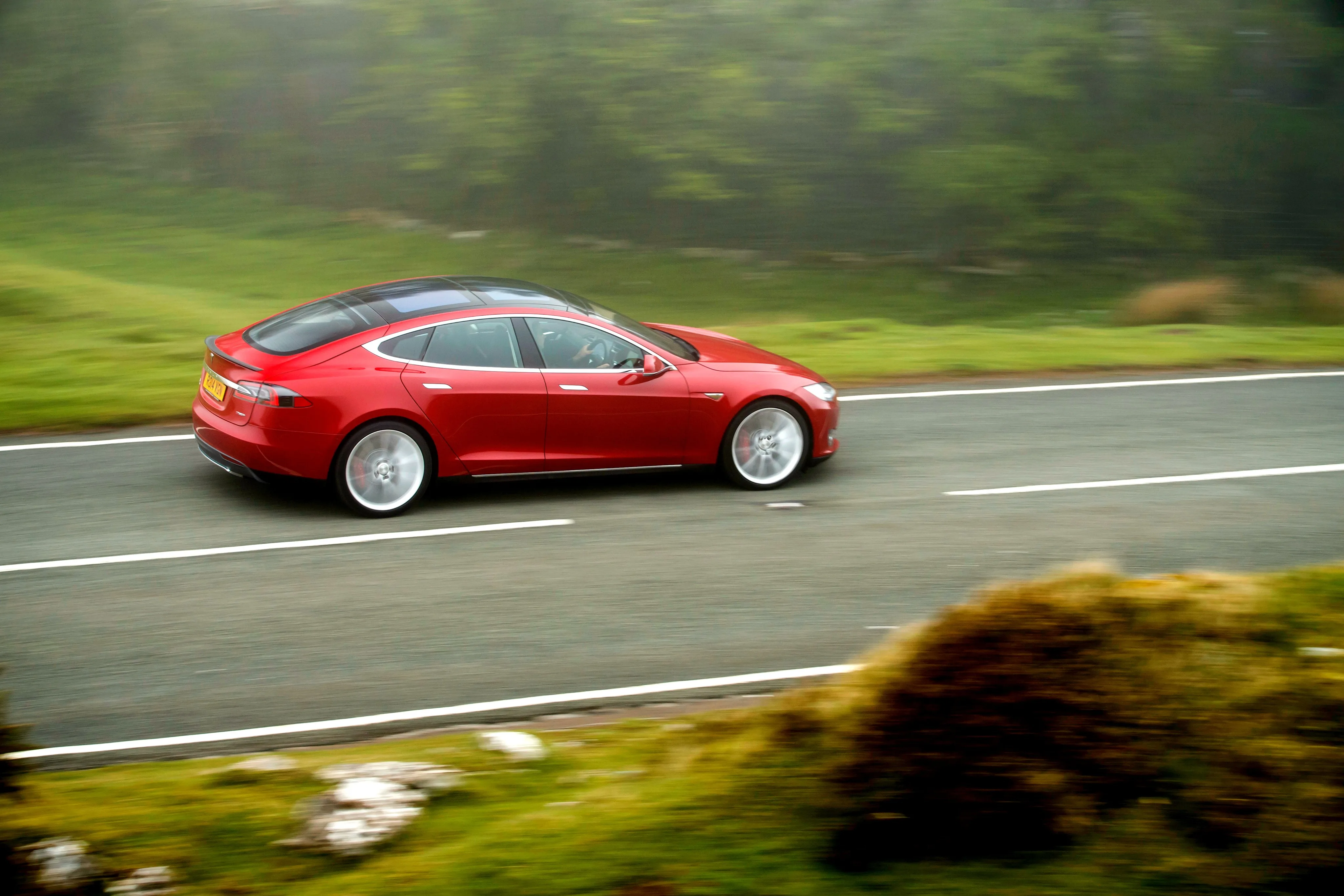 TESLA-MOTORS-Model-S-4693_77.jpg