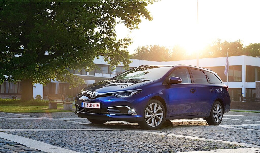 TOYOTA Auris Touring 2015