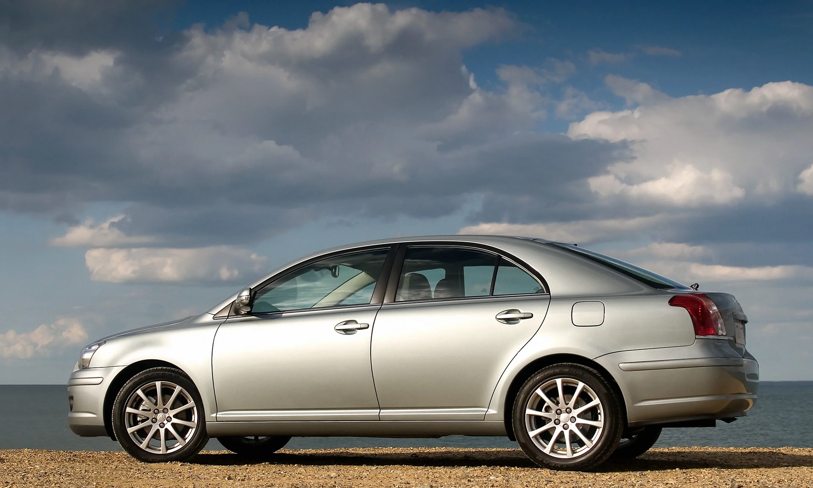 TOYOTA-Avensis-Liftback-3570_10.jpeg