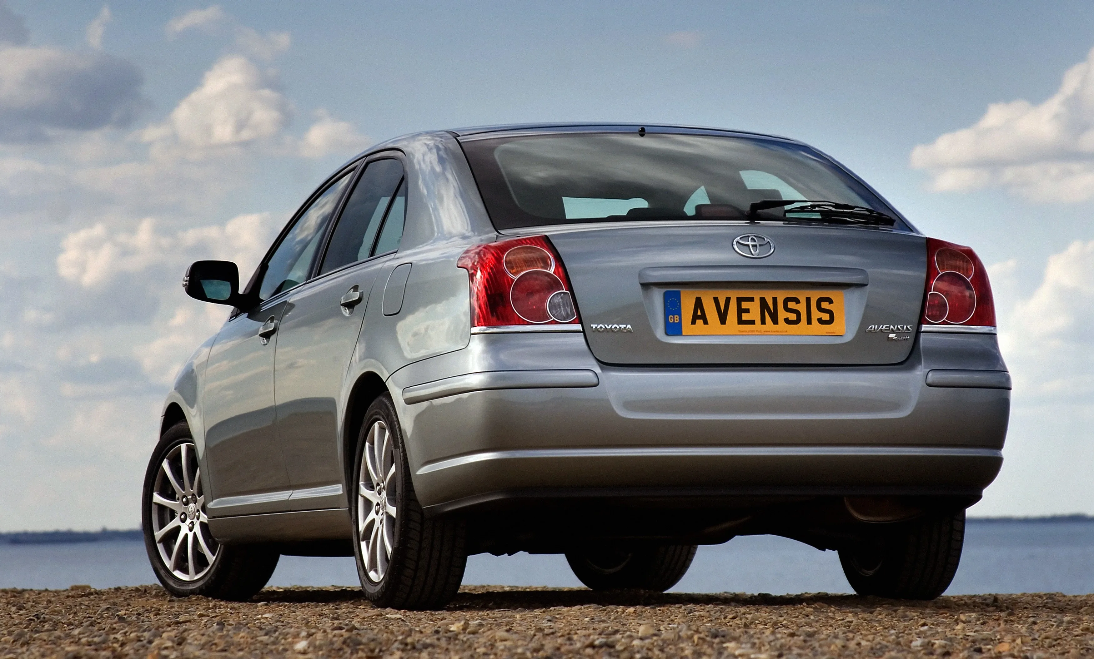 TOYOTA-Avensis-Liftback-3570_11.jpeg