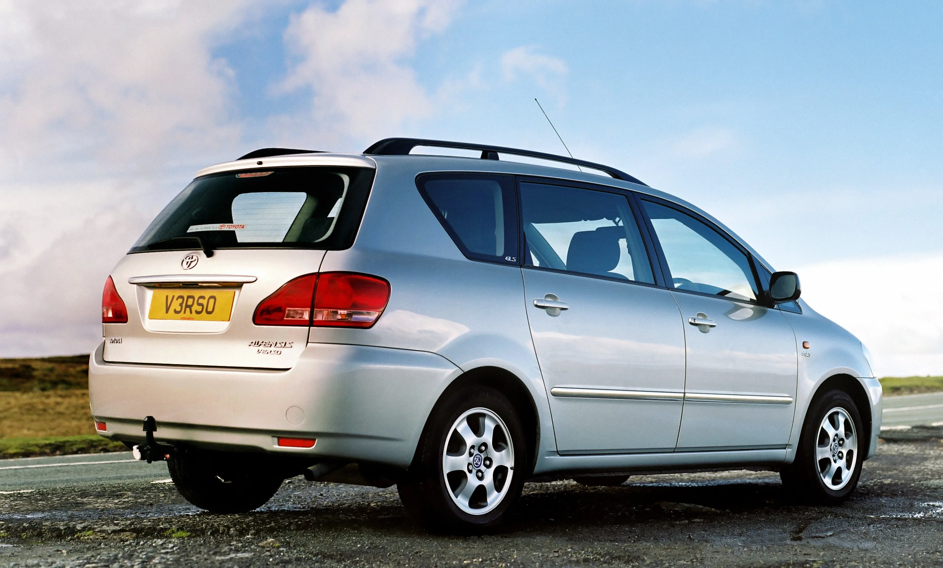 TOYOTA-Avensis-Verso-648_19.jpeg