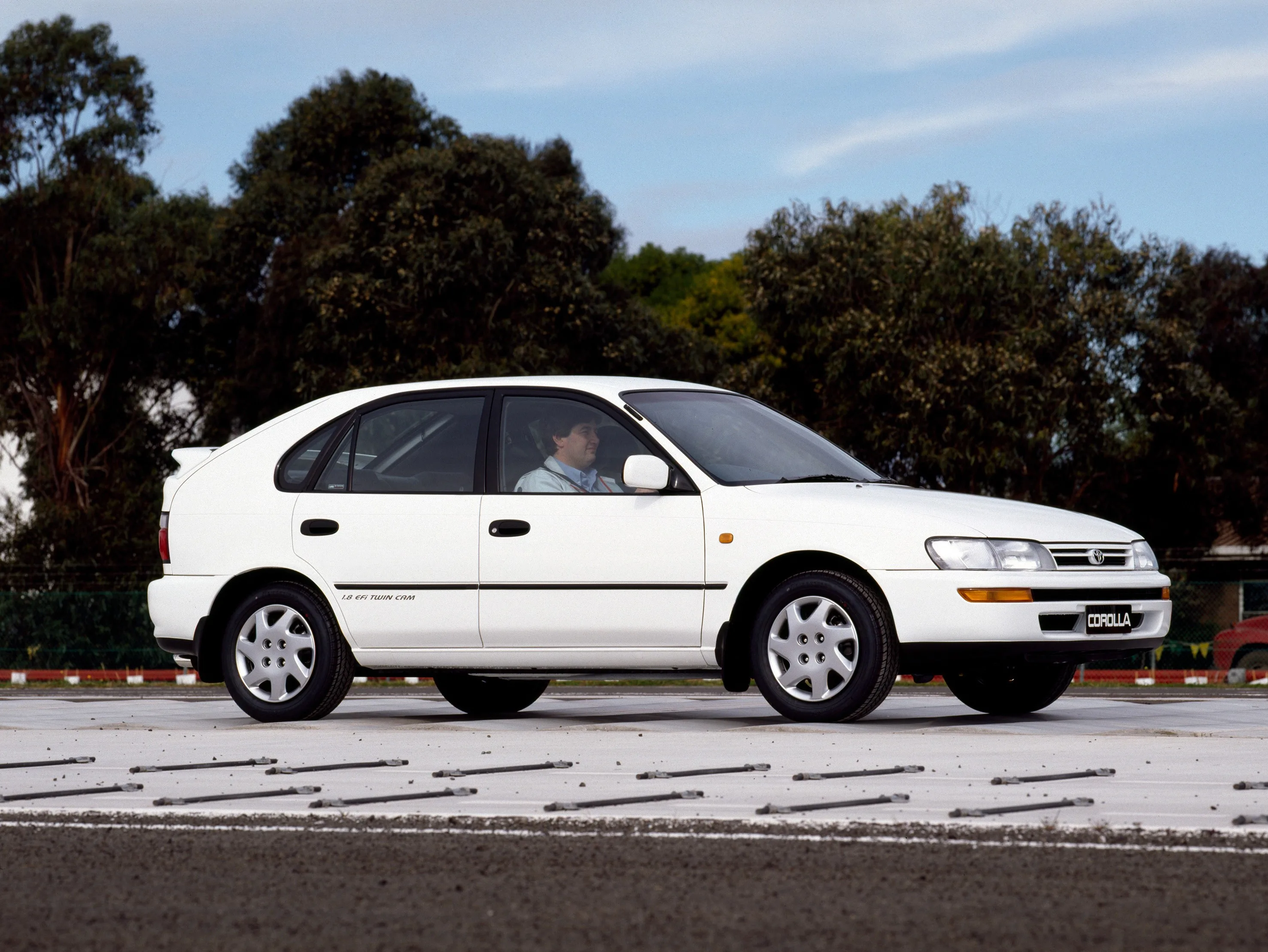 TOYOTA-Corolla-Liftback-3597_5.jpeg