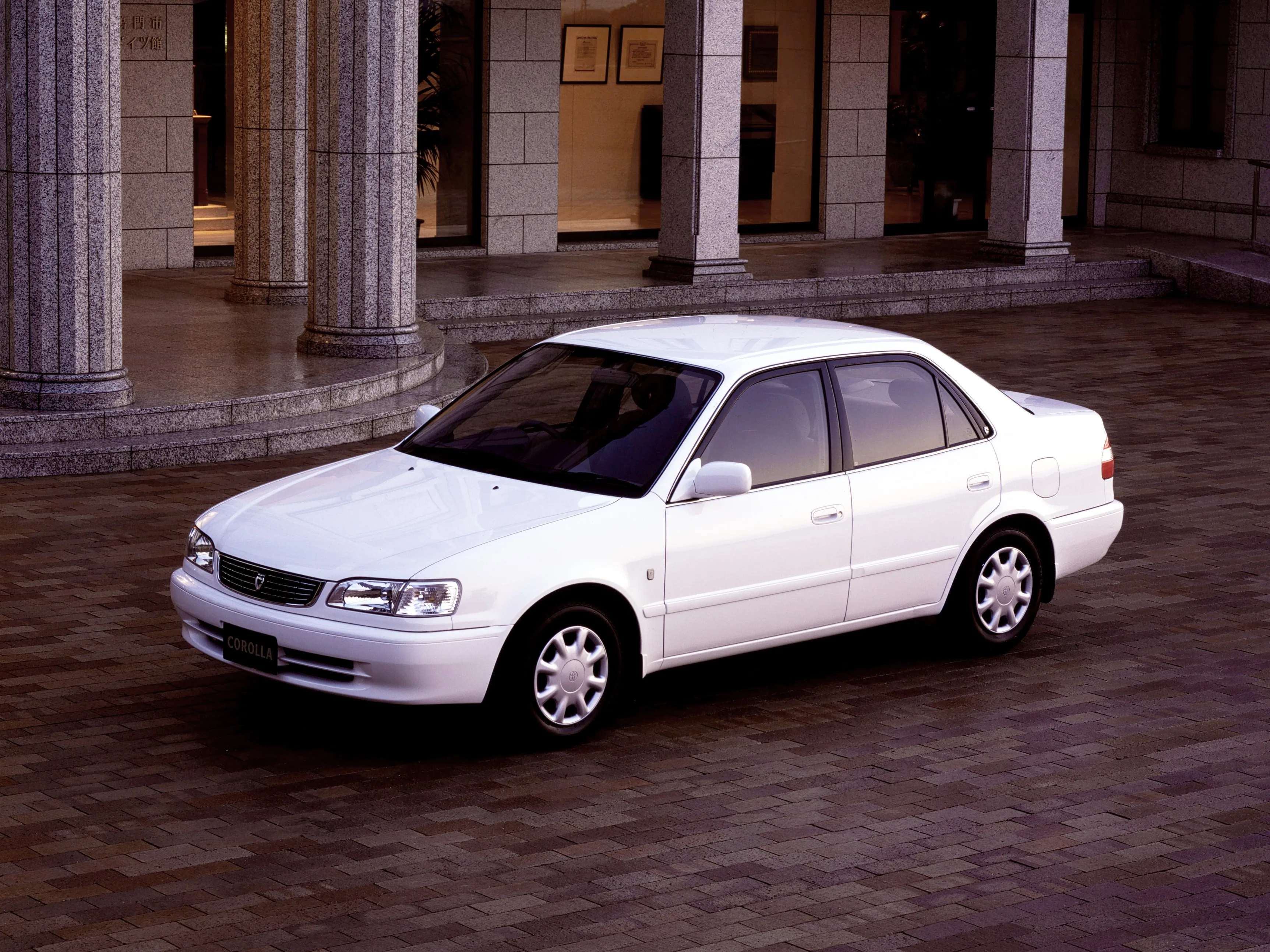 TOYOTA-Corolla-Sedan-3589_36.jpeg