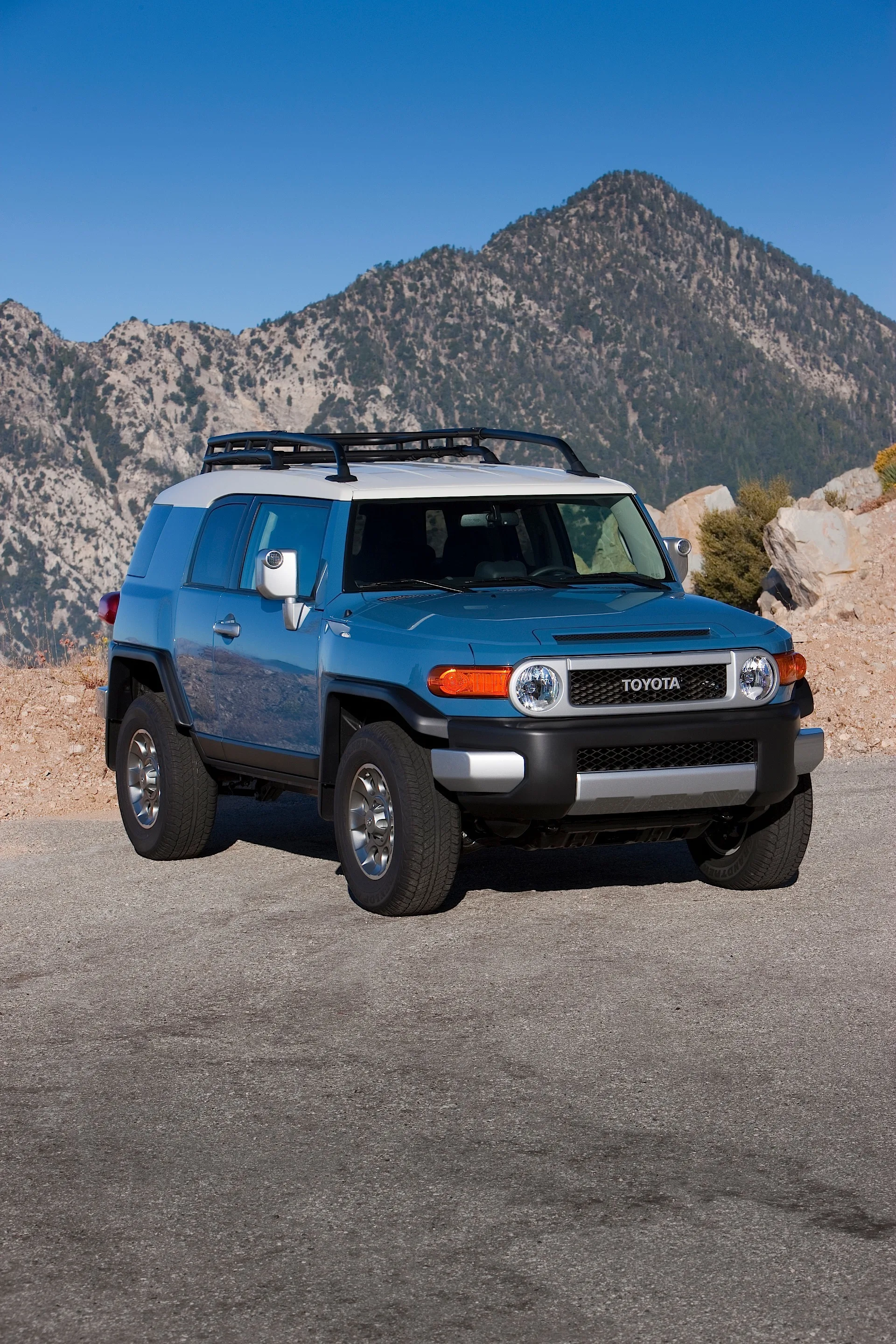 TOYOTA-FJ-Cruiser-5011_15.jpg