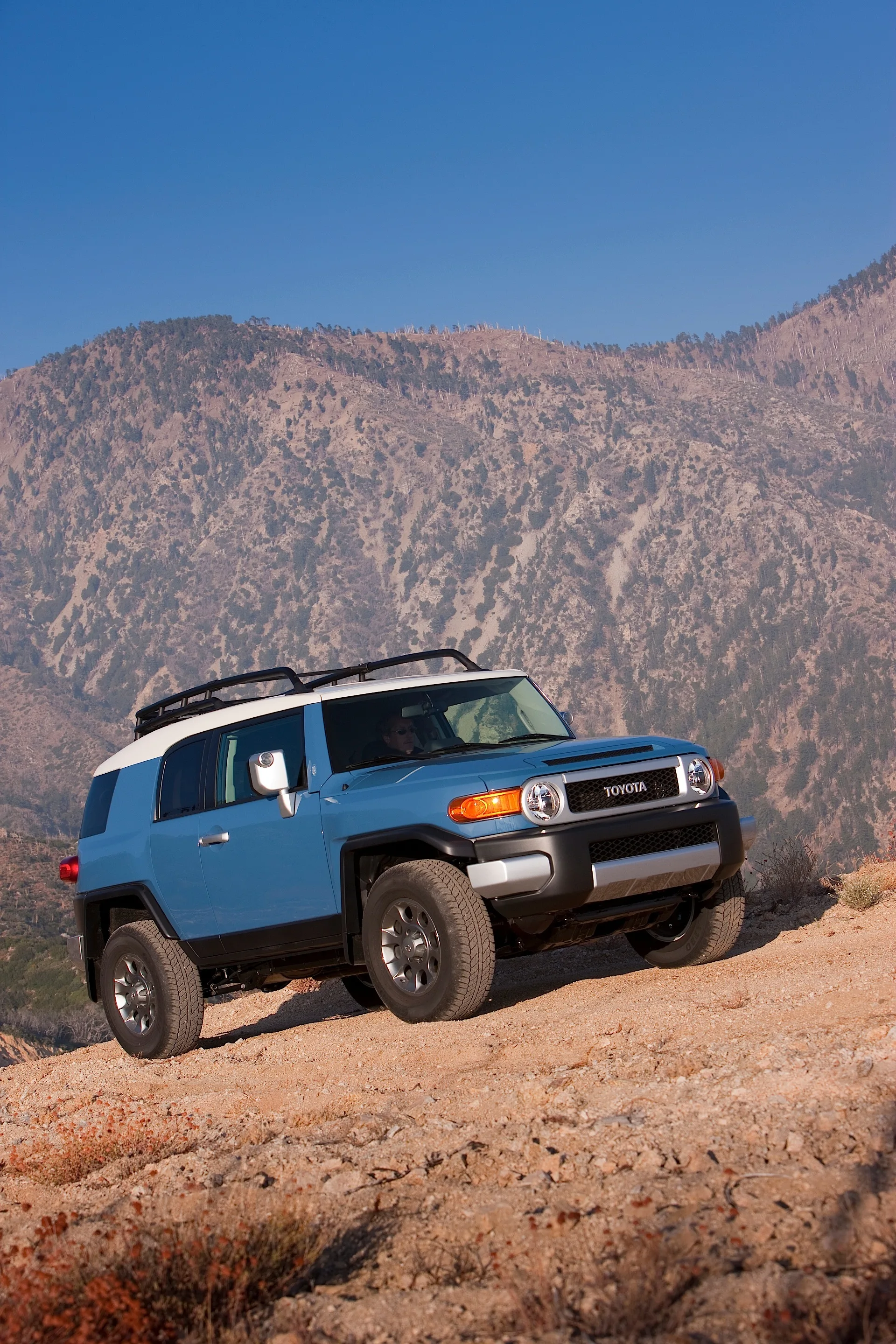 TOYOTA-FJ-Cruiser-5011_35.jpg