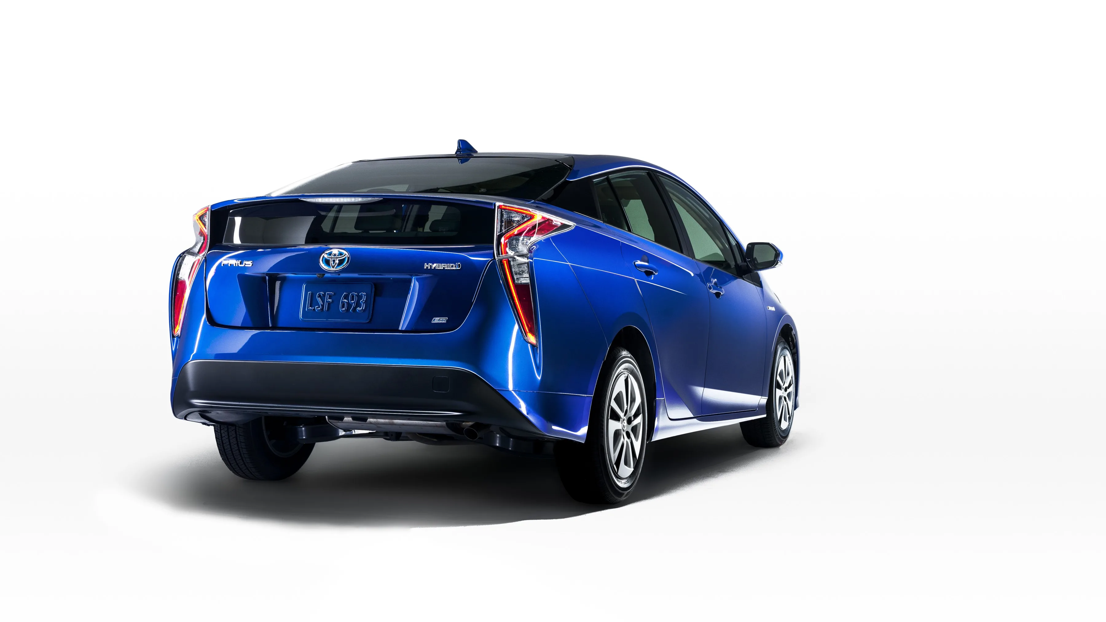 TOYOTA-Prius-5506_14.jpeg
