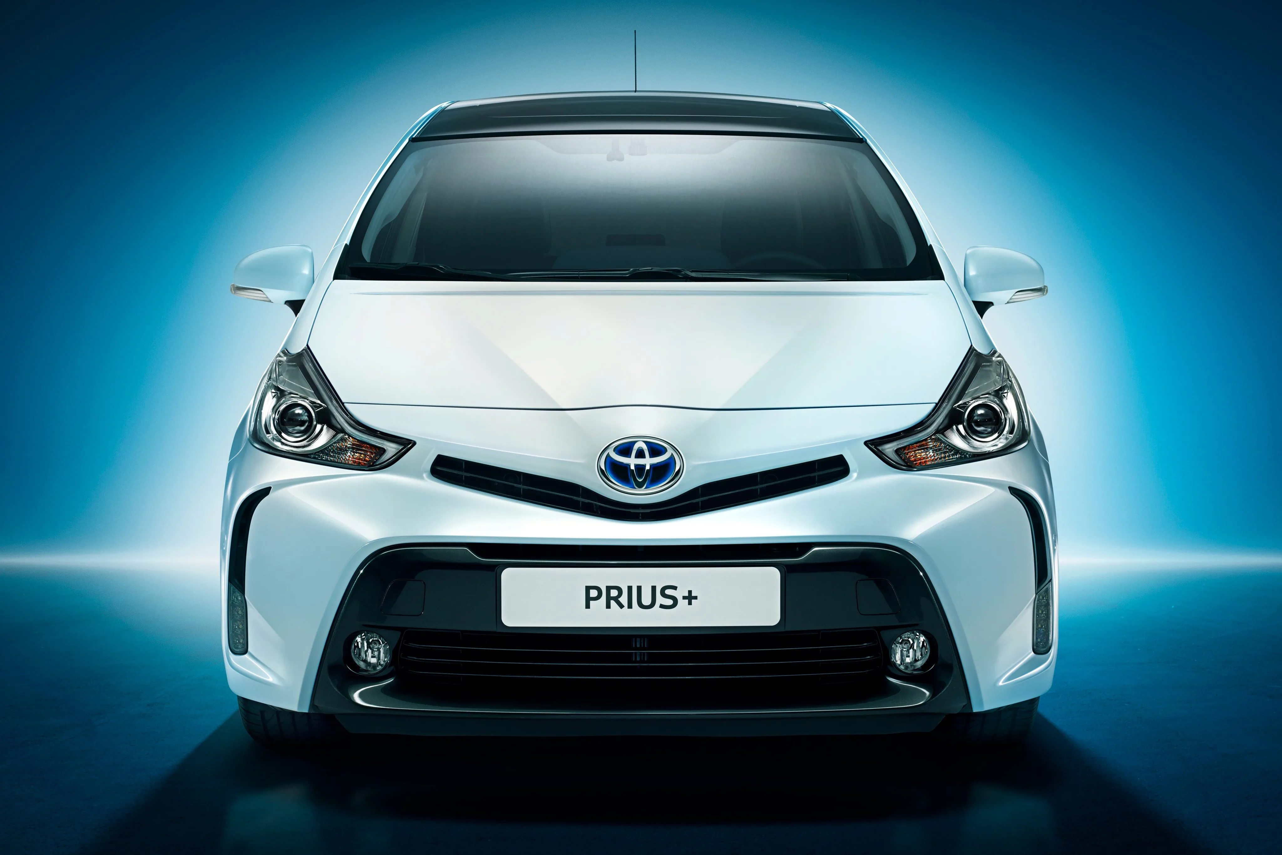 TOYOTA-Prius-v-Prius-5661_11.jpeg