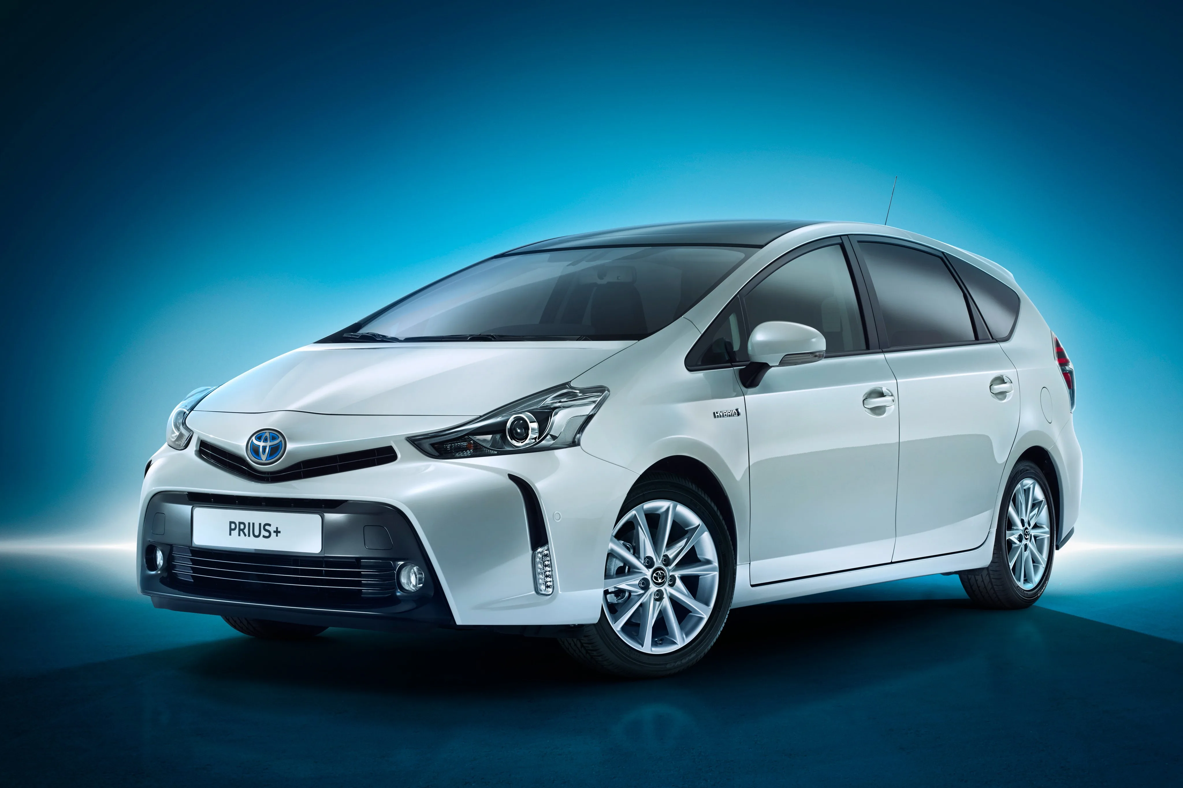 TOYOTA-Prius-v-Prius-5661_12.jpeg