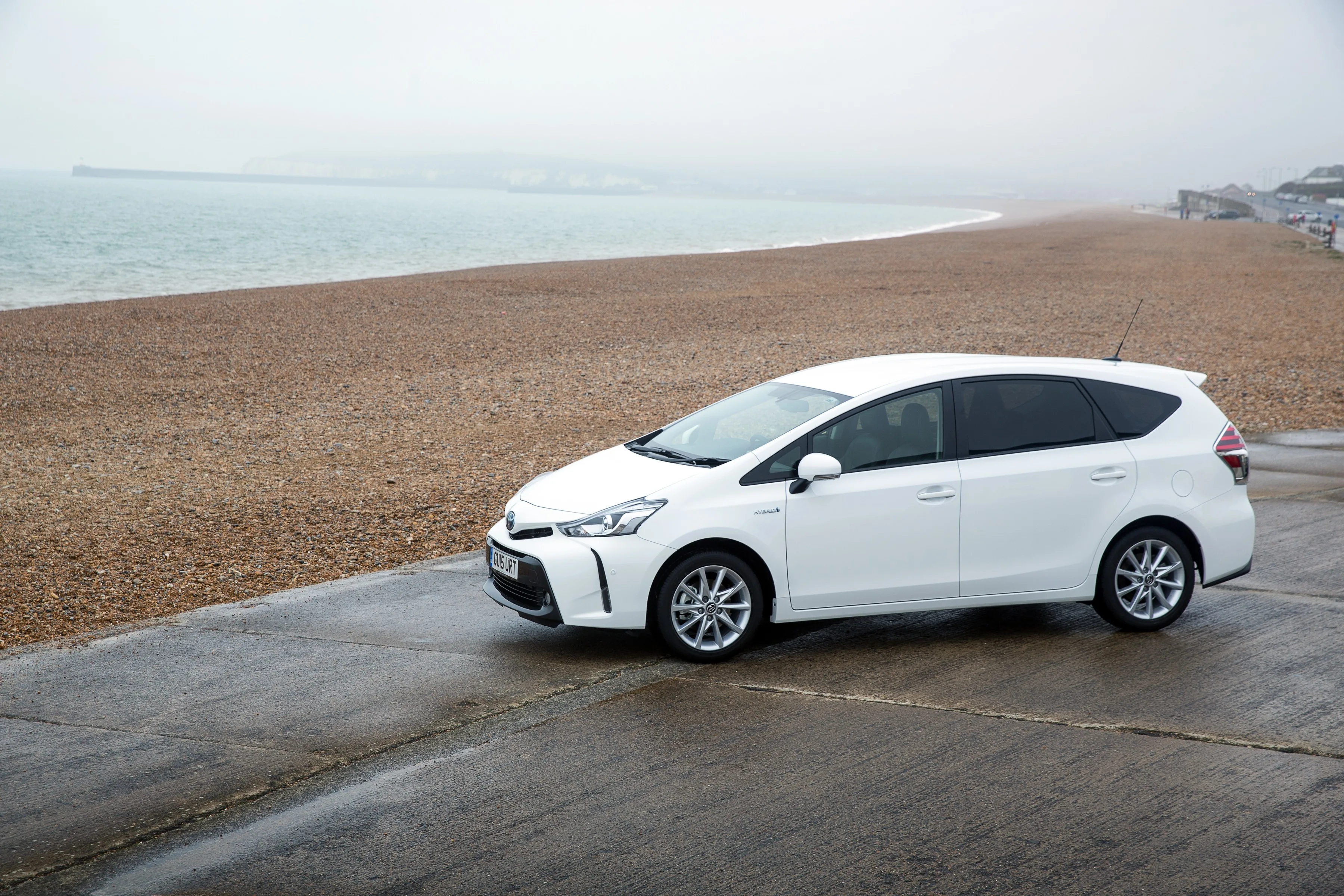 TOYOTA-Prius-v-Prius-5661_13.jpeg