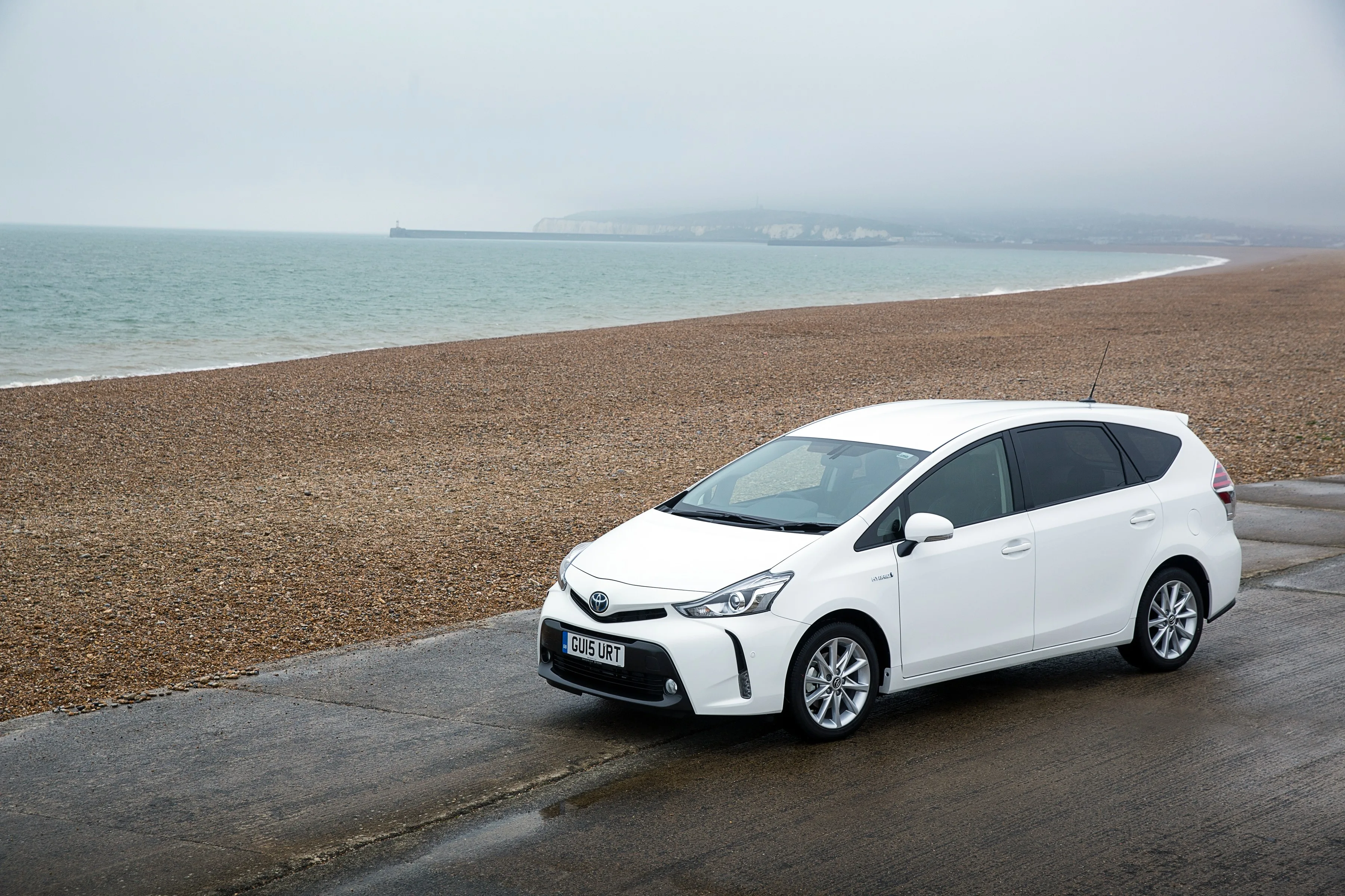 TOYOTA-Prius-v-Prius-5661_14.jpeg