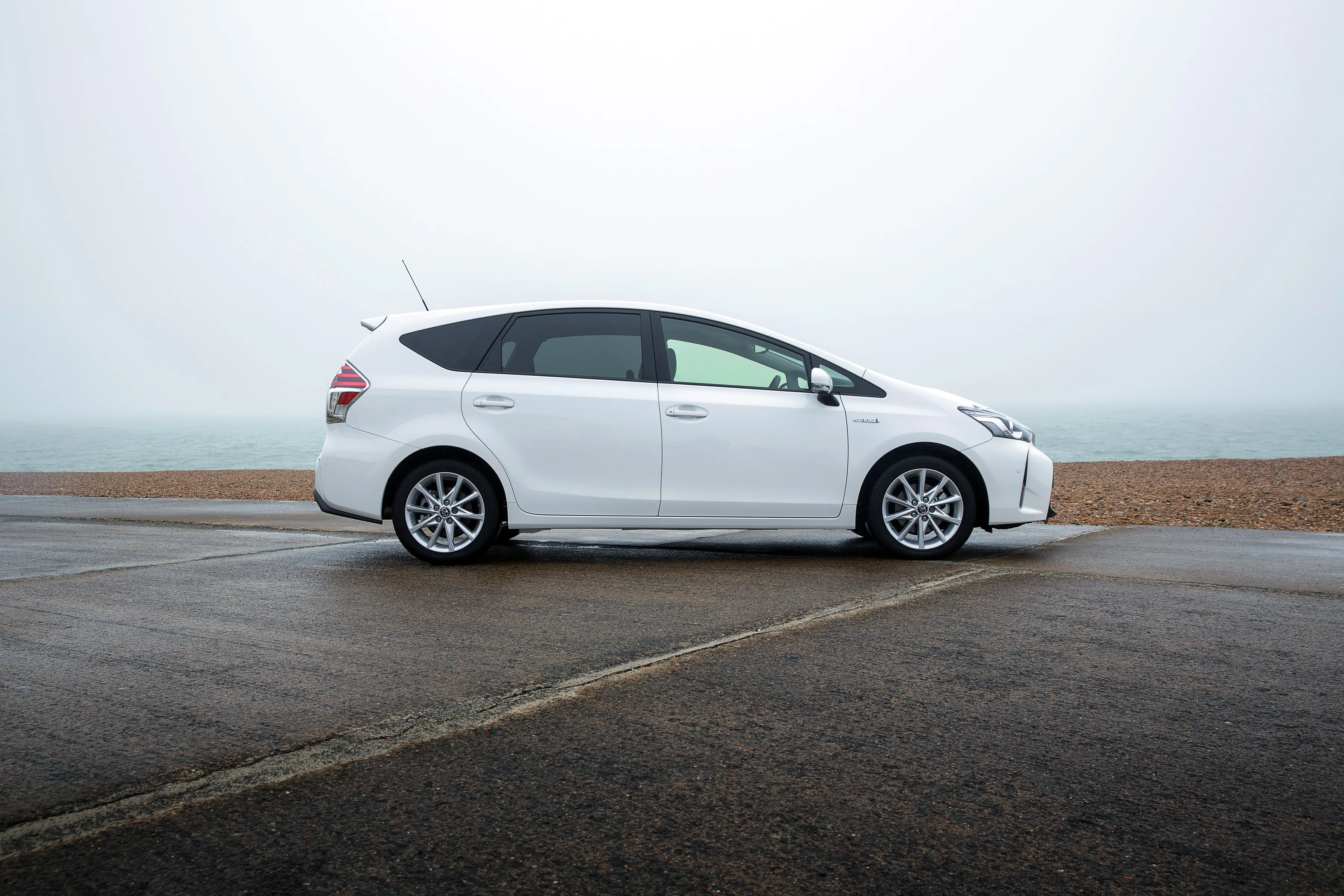 TOYOTA-Prius-v-Prius-5661_18.jpeg