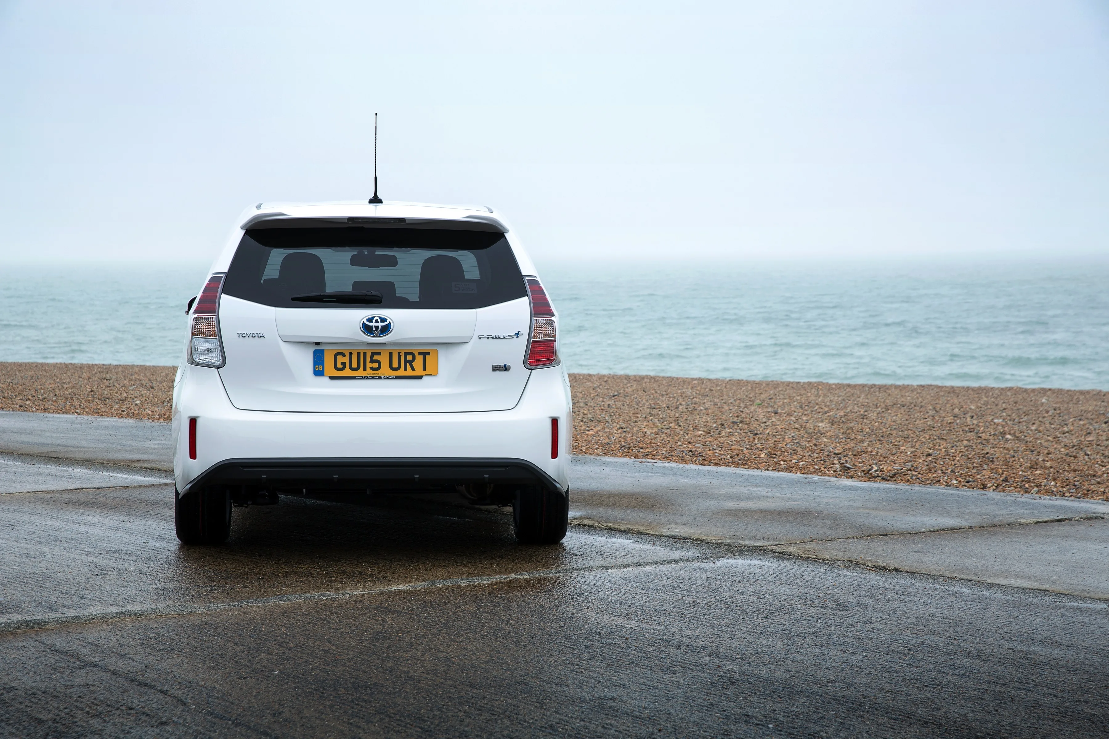 TOYOTA-Prius-v-Prius-5661_20.jpeg