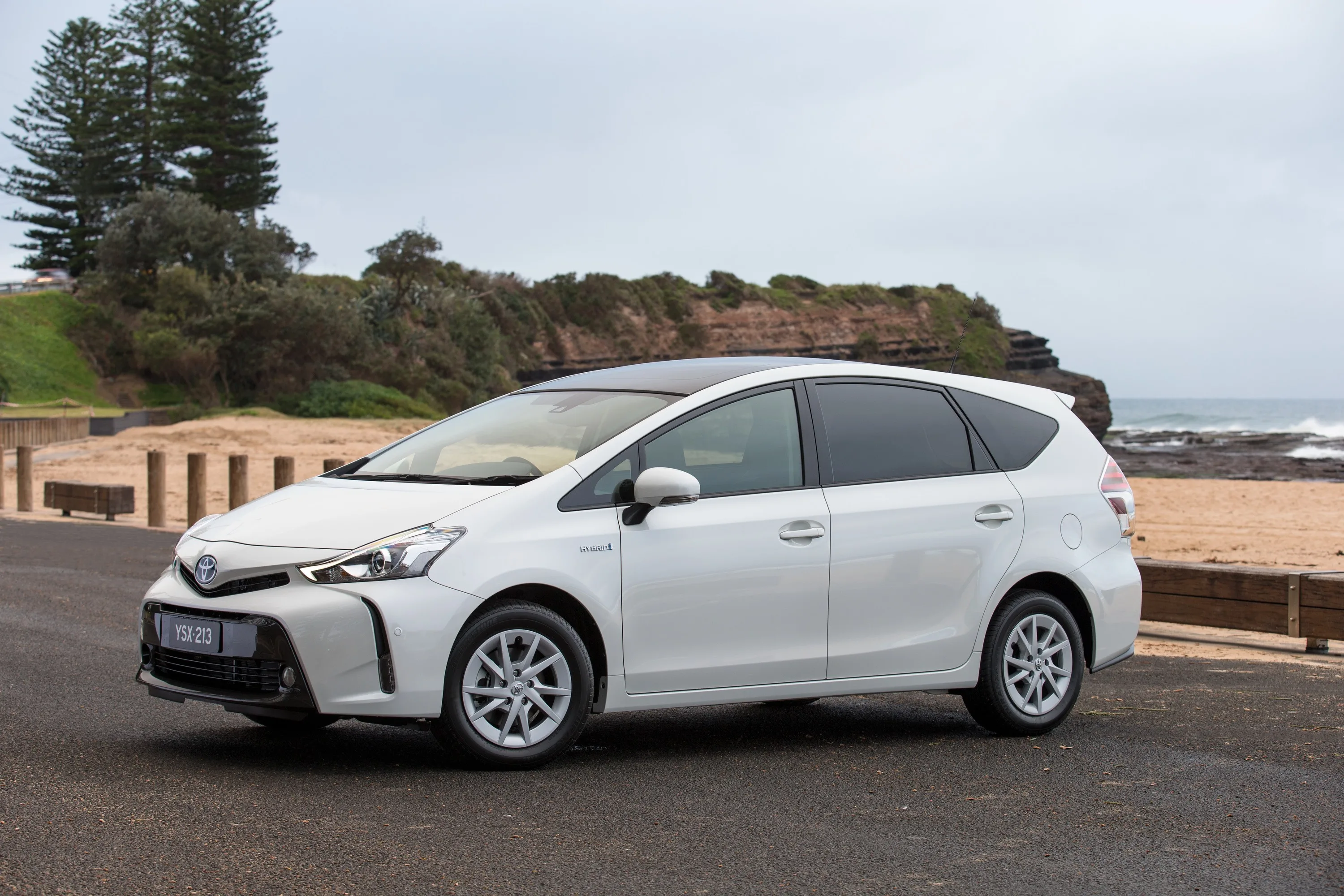 TOYOTA-Prius-v-Prius-5661_37.jpeg