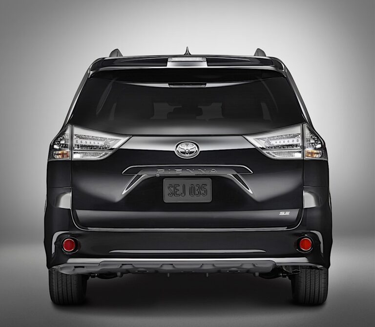 TOYOTA Sienna 2017-2020