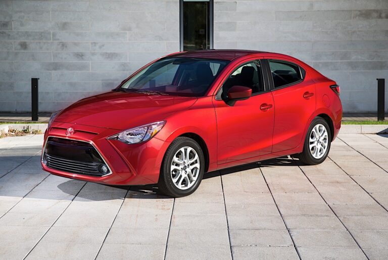 TOYOTA Yaris iA 2016-2018