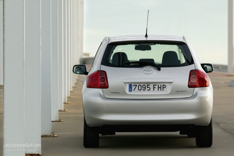 TOYOTA Auris 5 drzwiowe 2006-2010