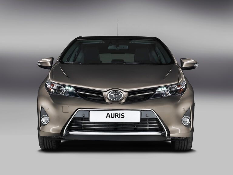 TOYOTA Auris 5 drzwiowe 2013-2015