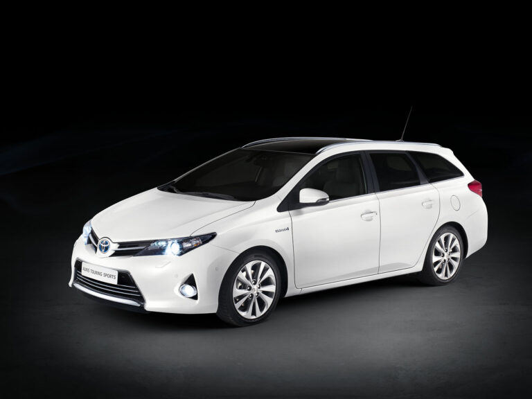 TOYOTA Auris Touring 2013-2015