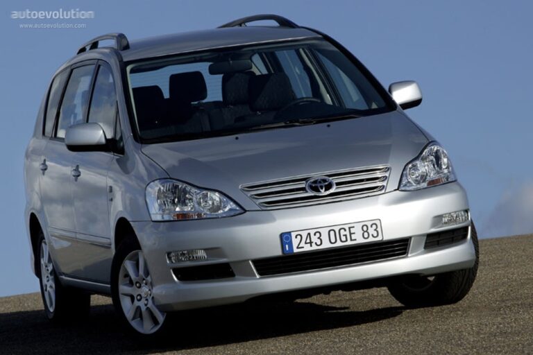 TOYOTA Avensis Verso 2003-2006