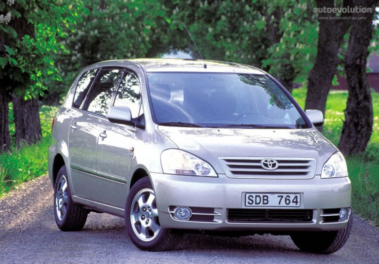 TOYOTA Avensis Verso 2001-2003