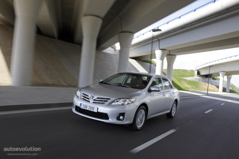 TOYOTA Corolla 2010-2013