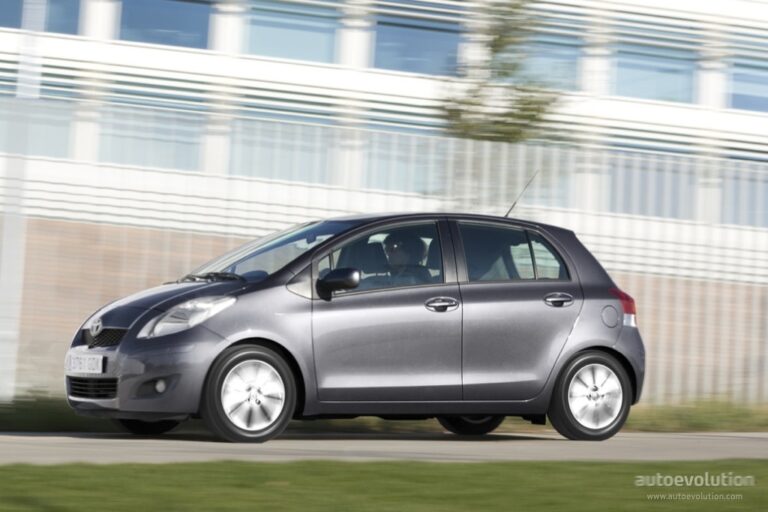 TOYOTA Yaris 5 drzwiowe 2008-2011