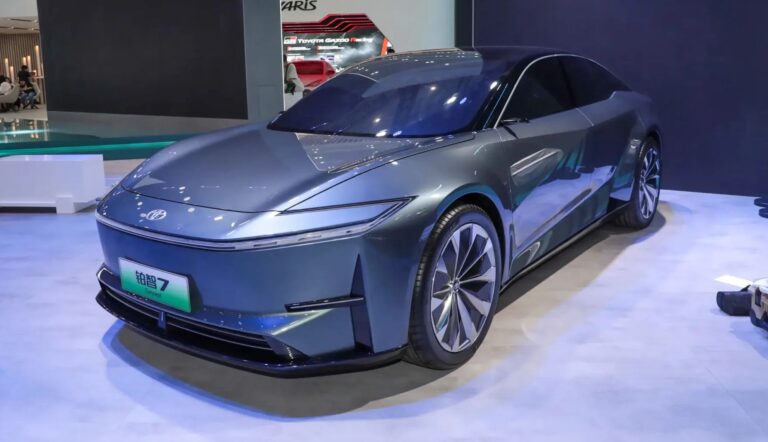 Nowa era elektryków: Toyota bZ7 jako flagowy sedan w Chinach