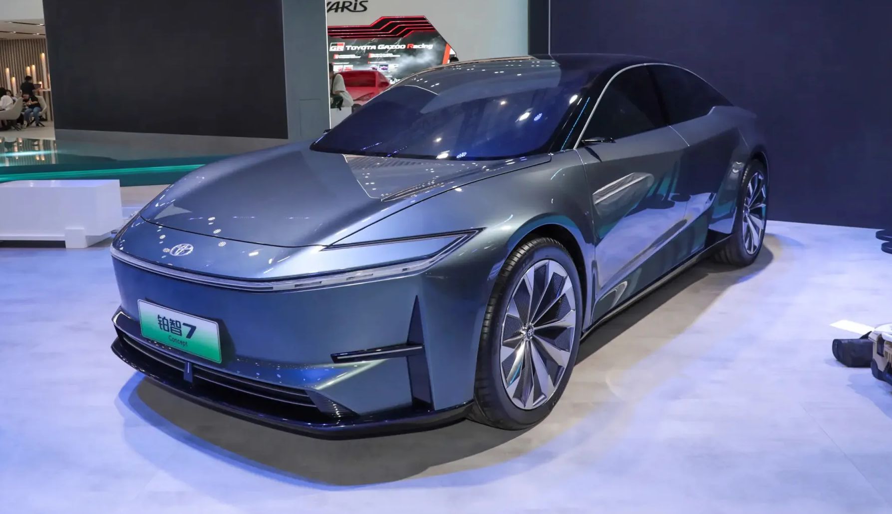 Nowa era elektryków: Toyota bZ7 jako flagowy sedan w Chinach