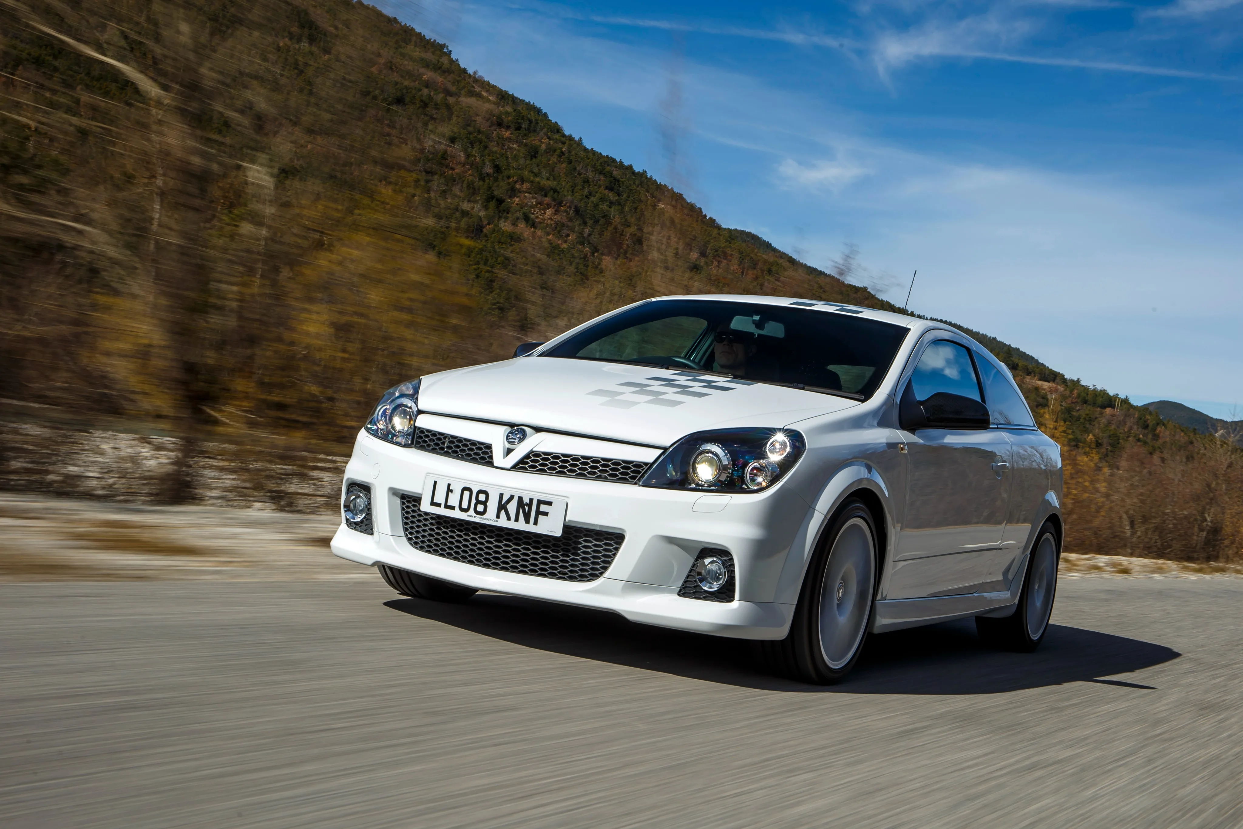 VAUXHALL-Astra-VXR-668_45.jpeg