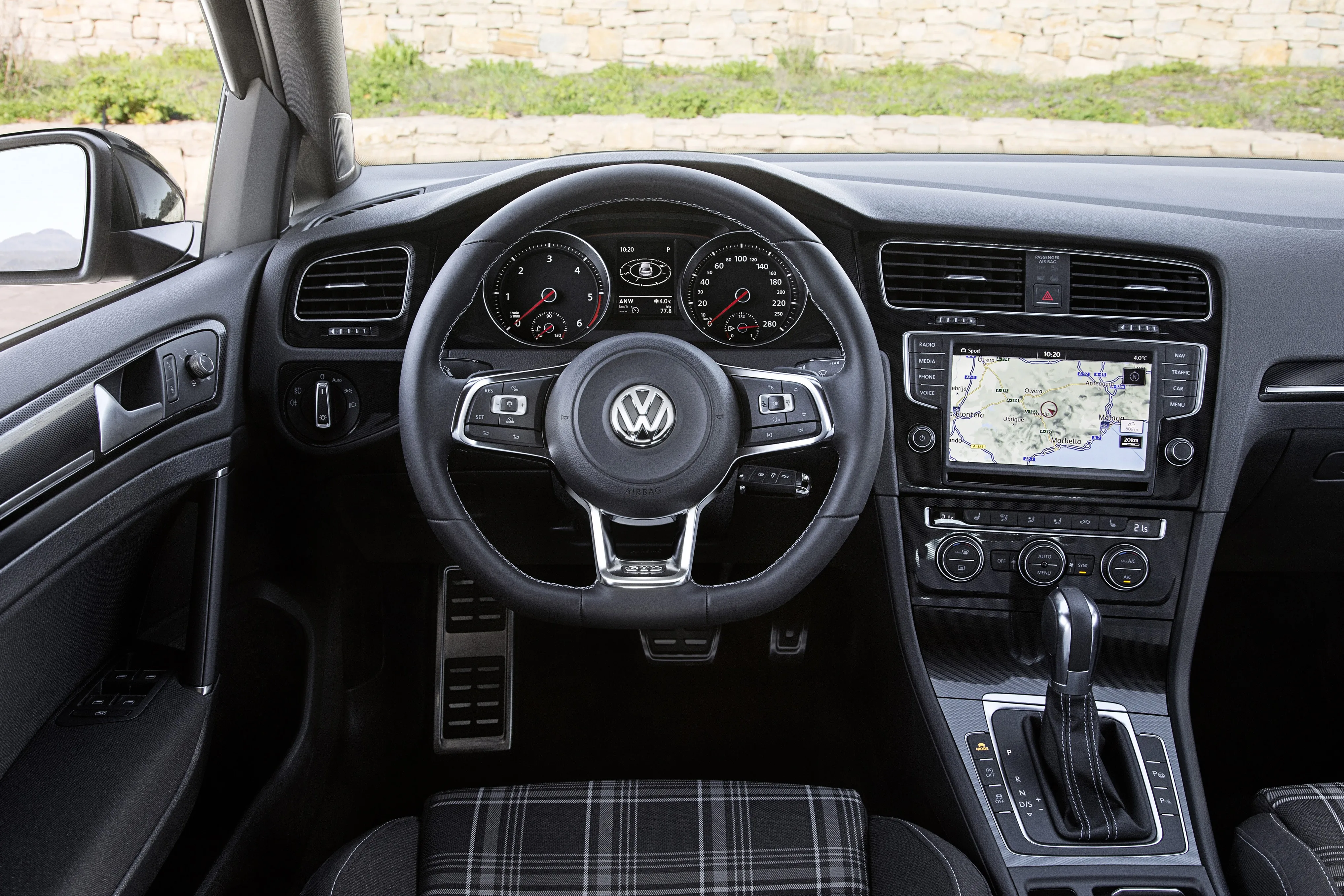 VOLKSWAGEN-Golf-GTD-Variant-5438_3.jpg