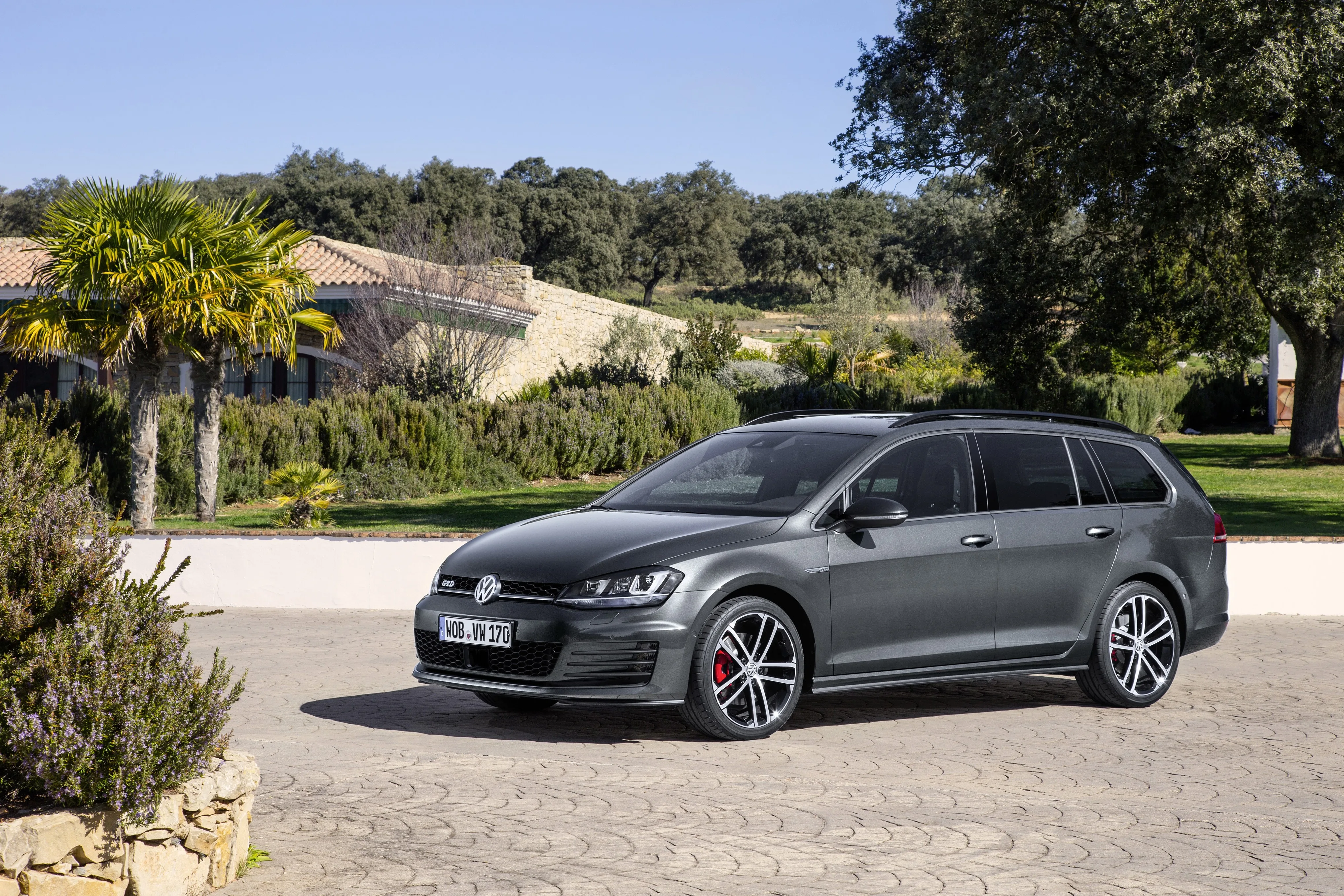 VOLKSWAGEN-Golf-GTD-Variant-5438_9.jpg