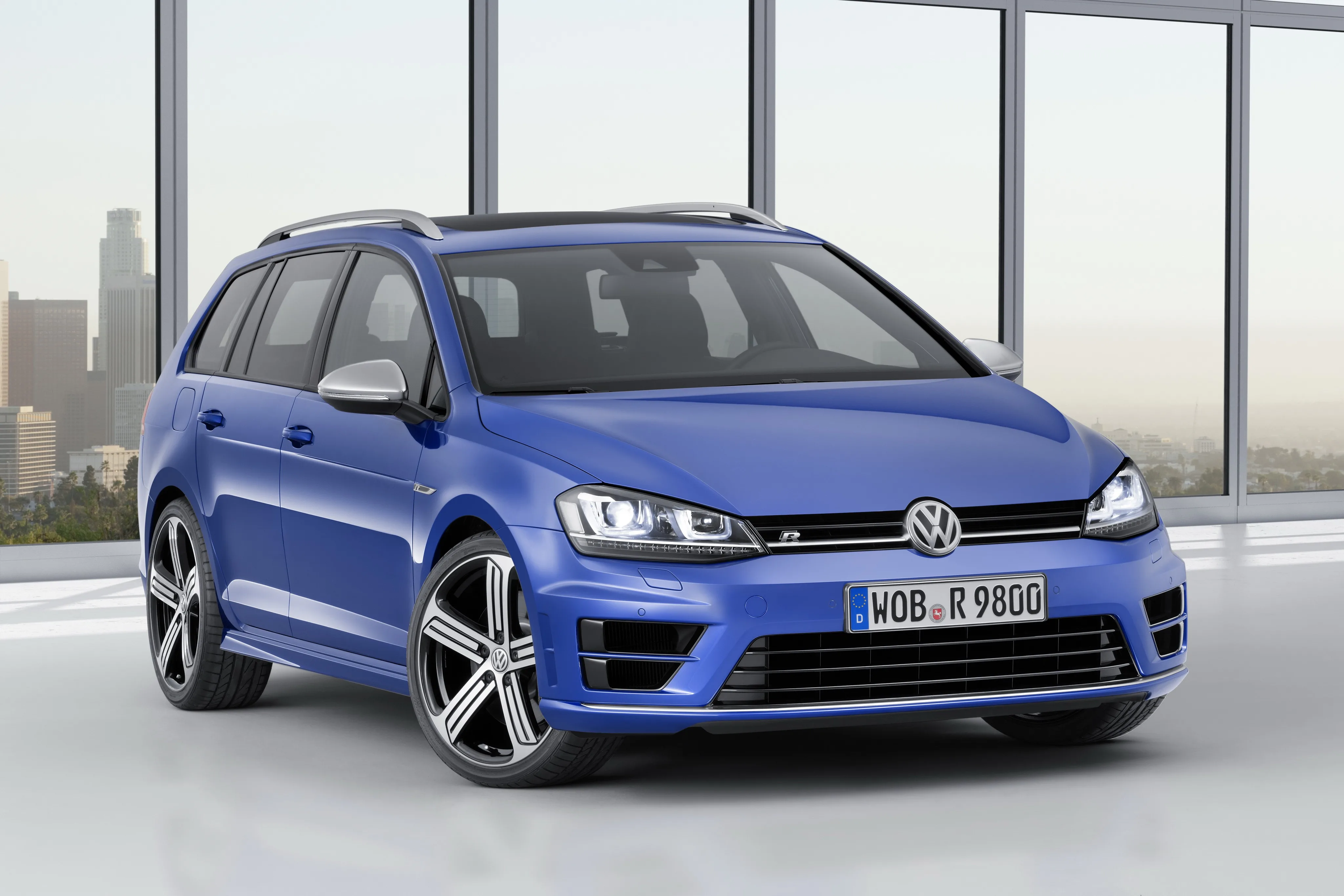 VOLKSWAGEN-Golf-R-Variant-5437_19.jpg