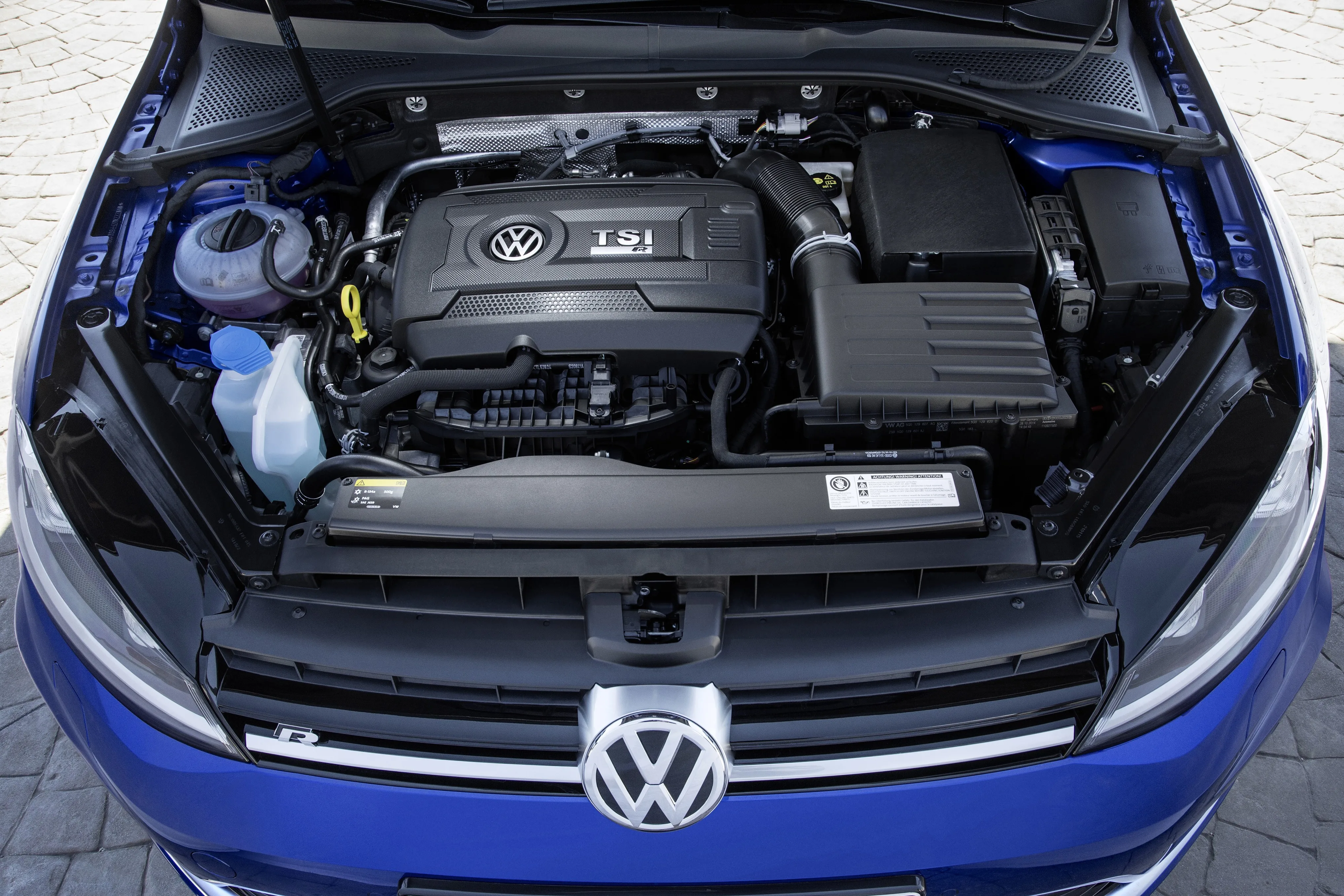 VOLKSWAGEN-Golf-R-Variant-5437_2.jpg