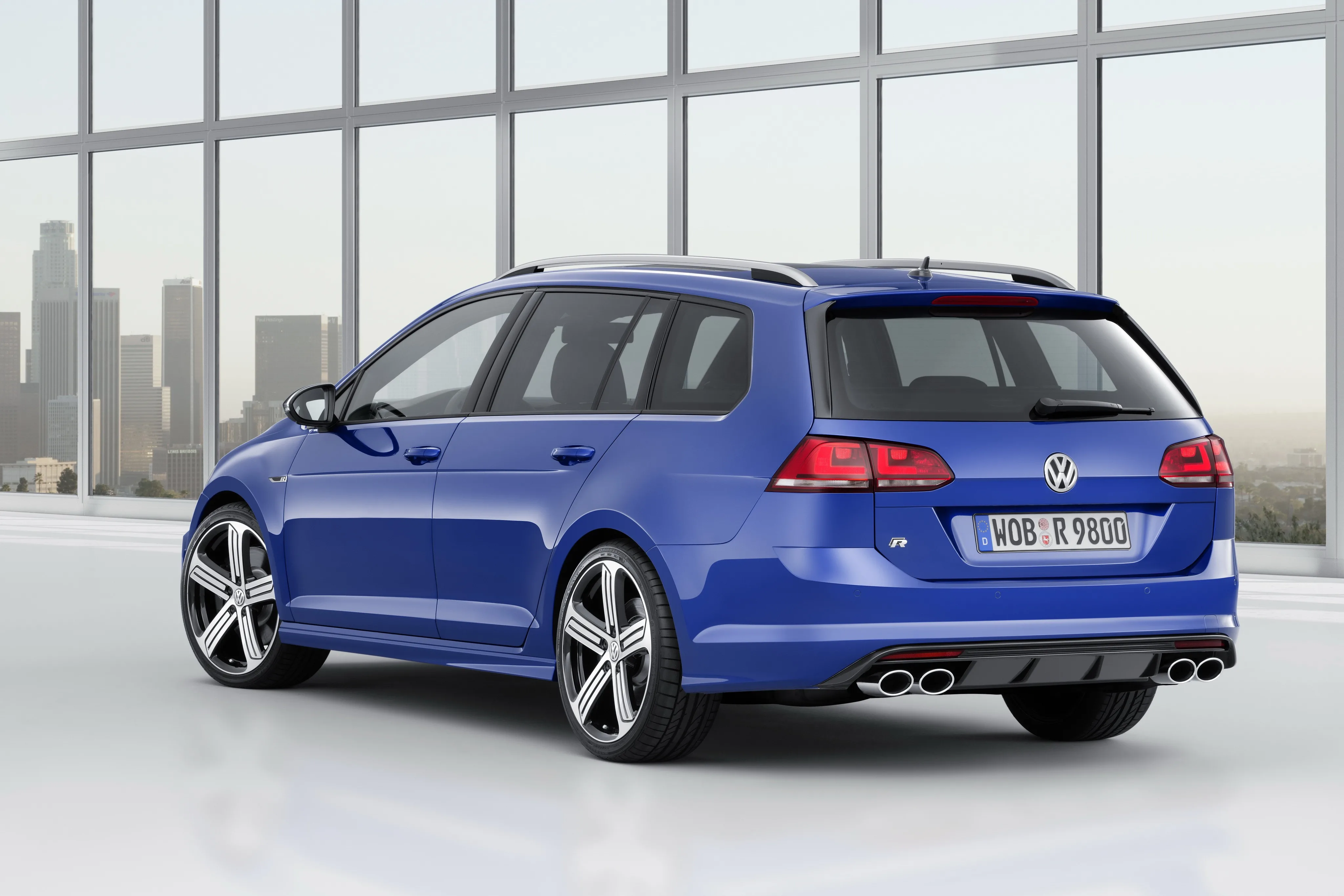VOLKSWAGEN-Golf-R-Variant-5437_20.jpg